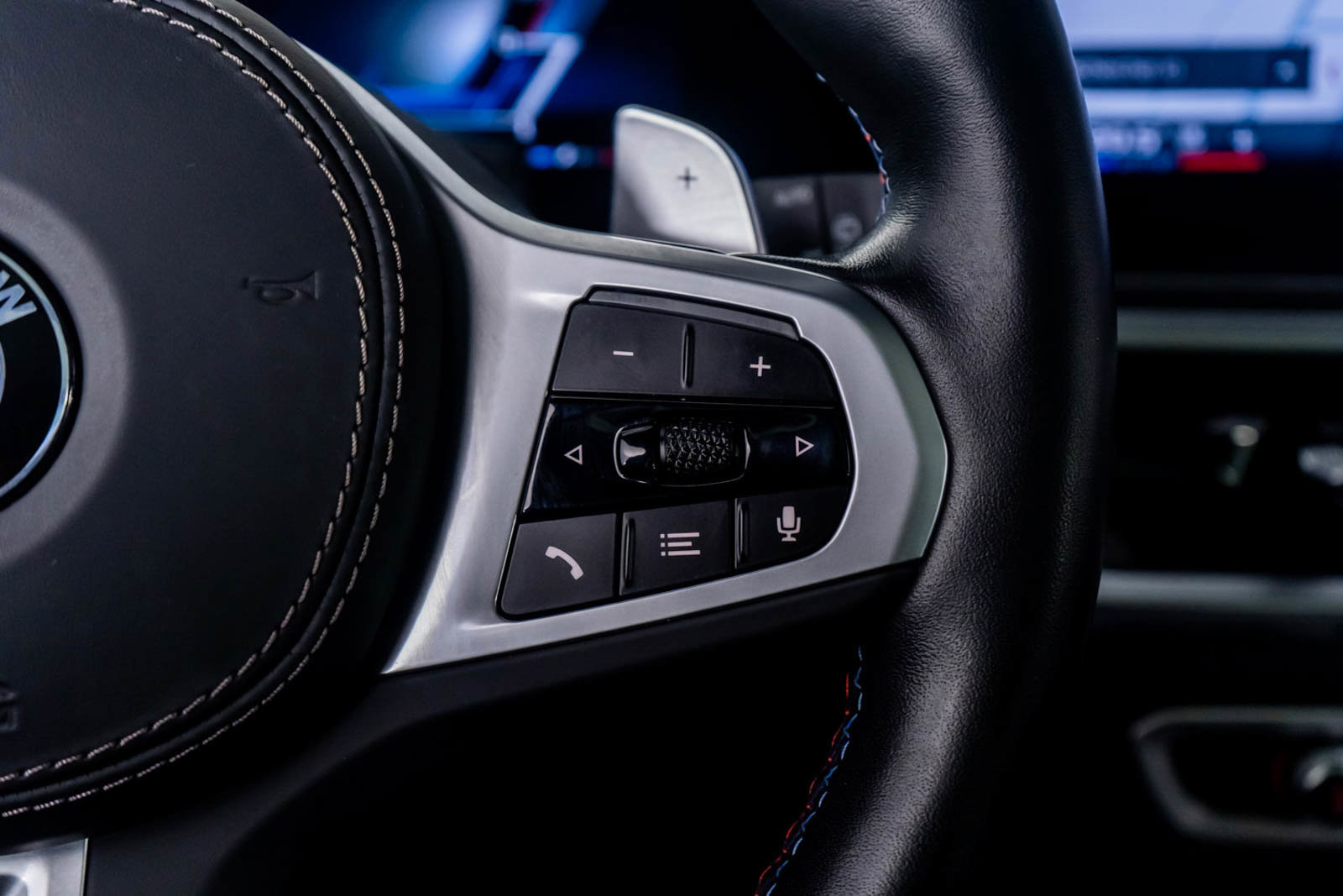 Used 2024 BMW X7 M60i w/ Premium Package image 42