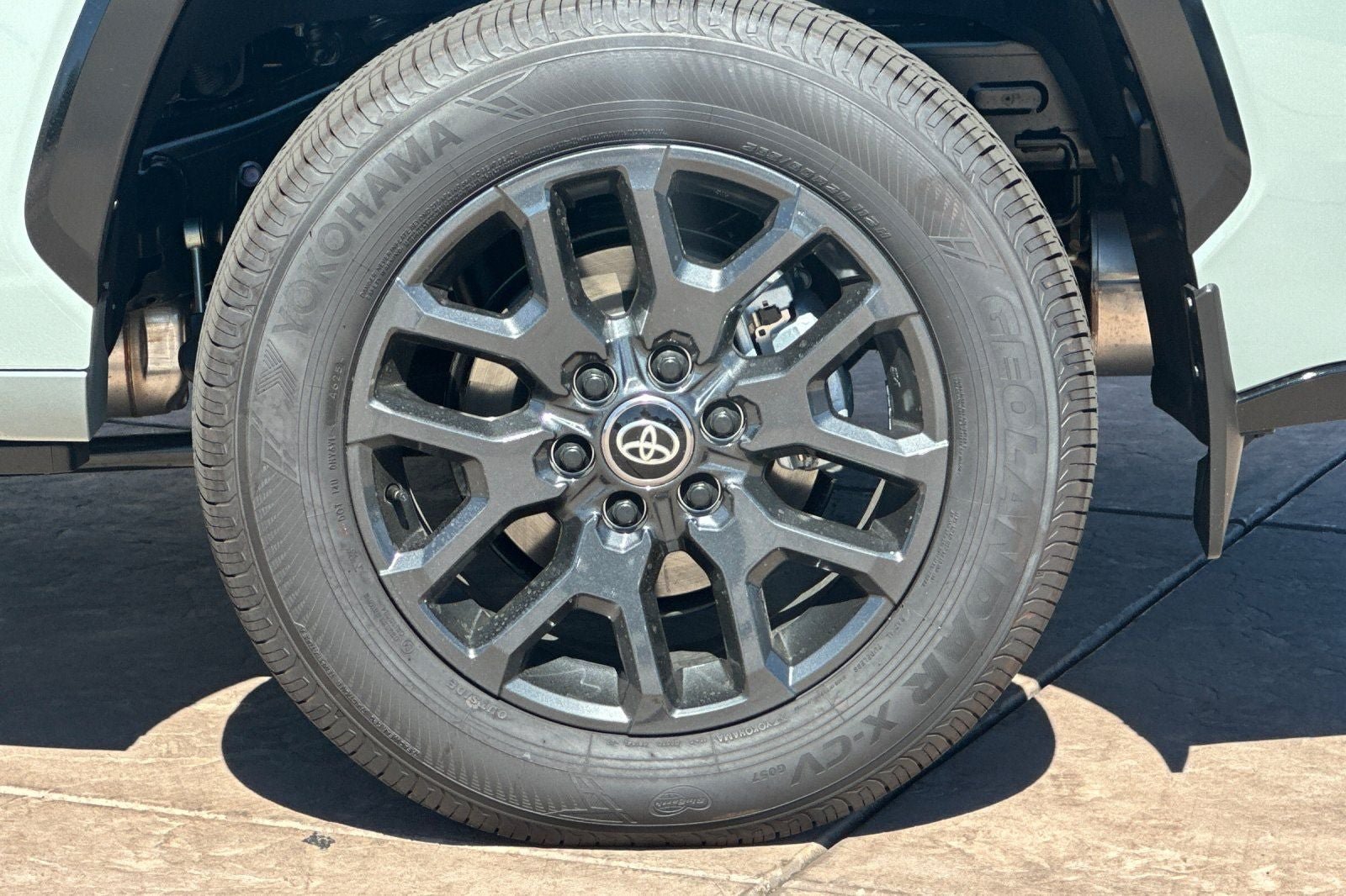 New 2026 Toyota Sequoia Platinum w/ Tow Technology Package AWD/4WD image 33