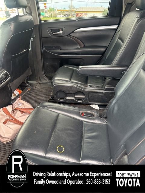Used 2018 Toyota Highlander XLE AWD/4WD image 3
