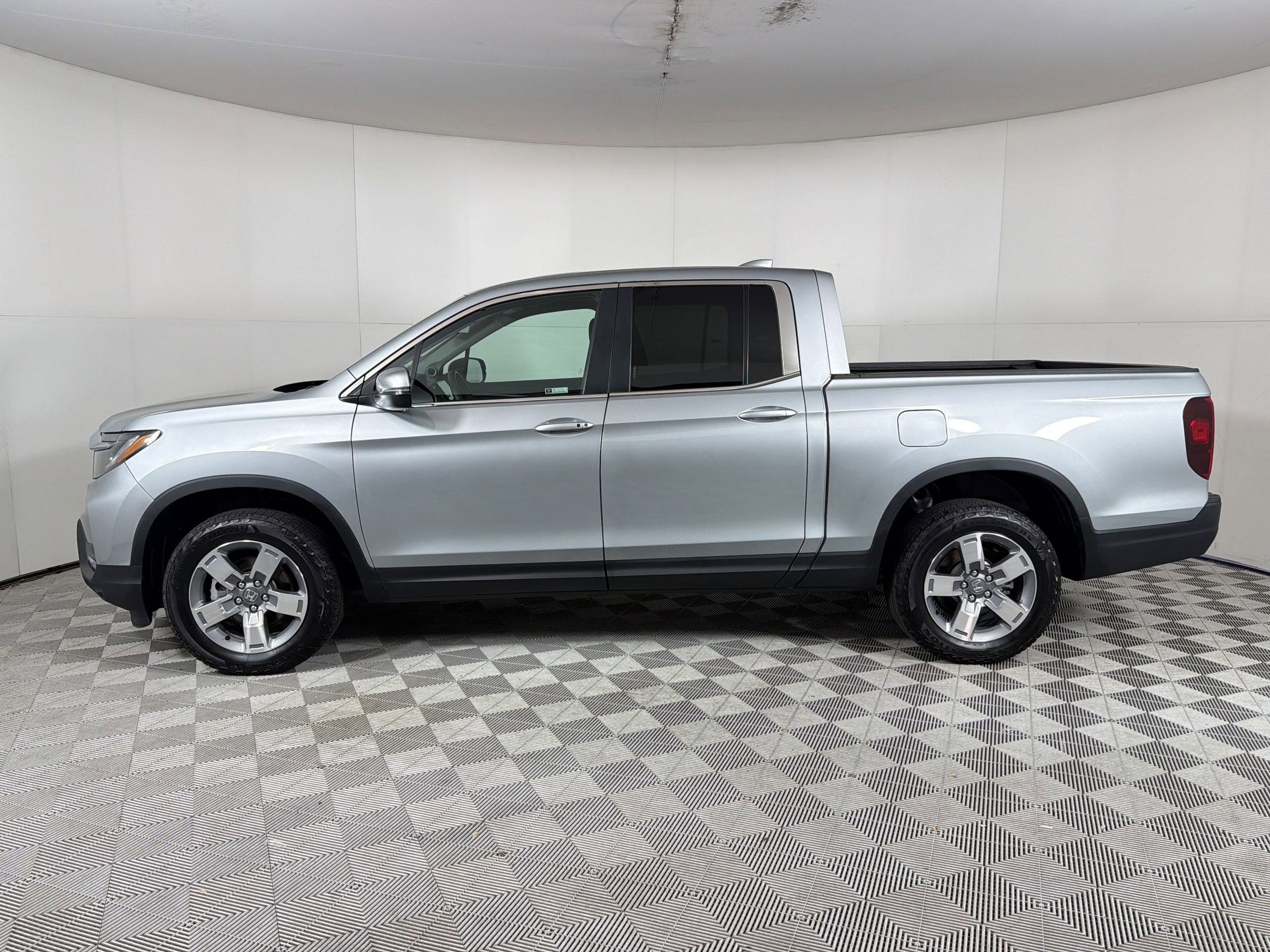 Certified 2025 Honda Ridgeline RTL image 2