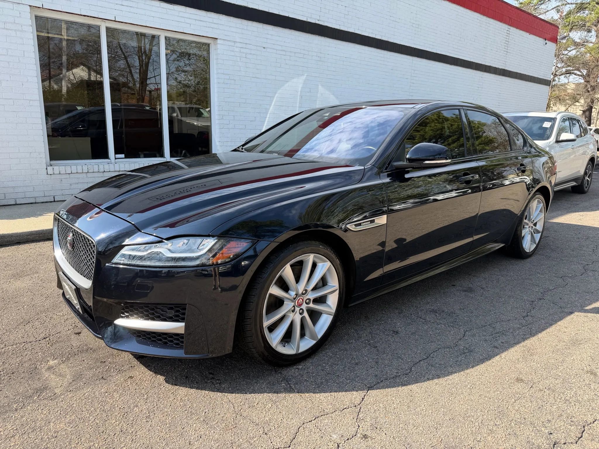 Used 2017 Jaguar XF R-Sport image 2