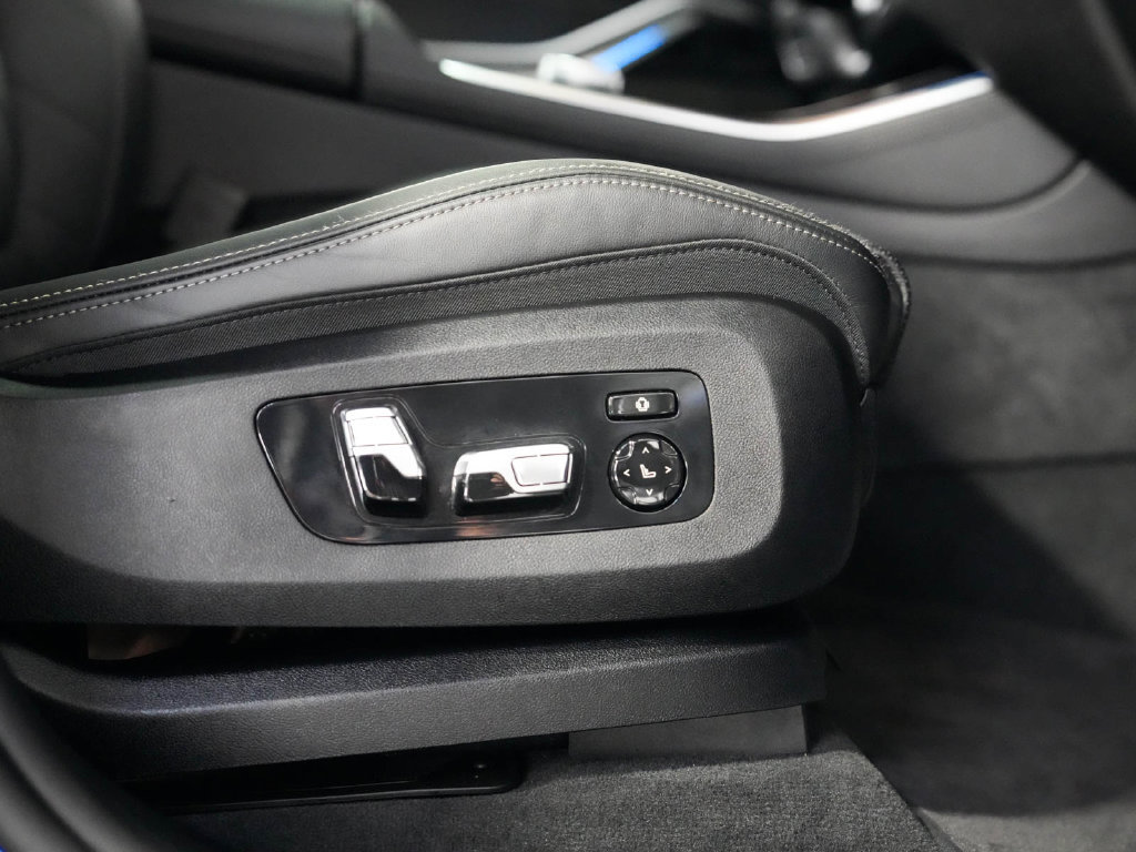 Used 2025 BMW X5 M60i AWD/4WD image 42