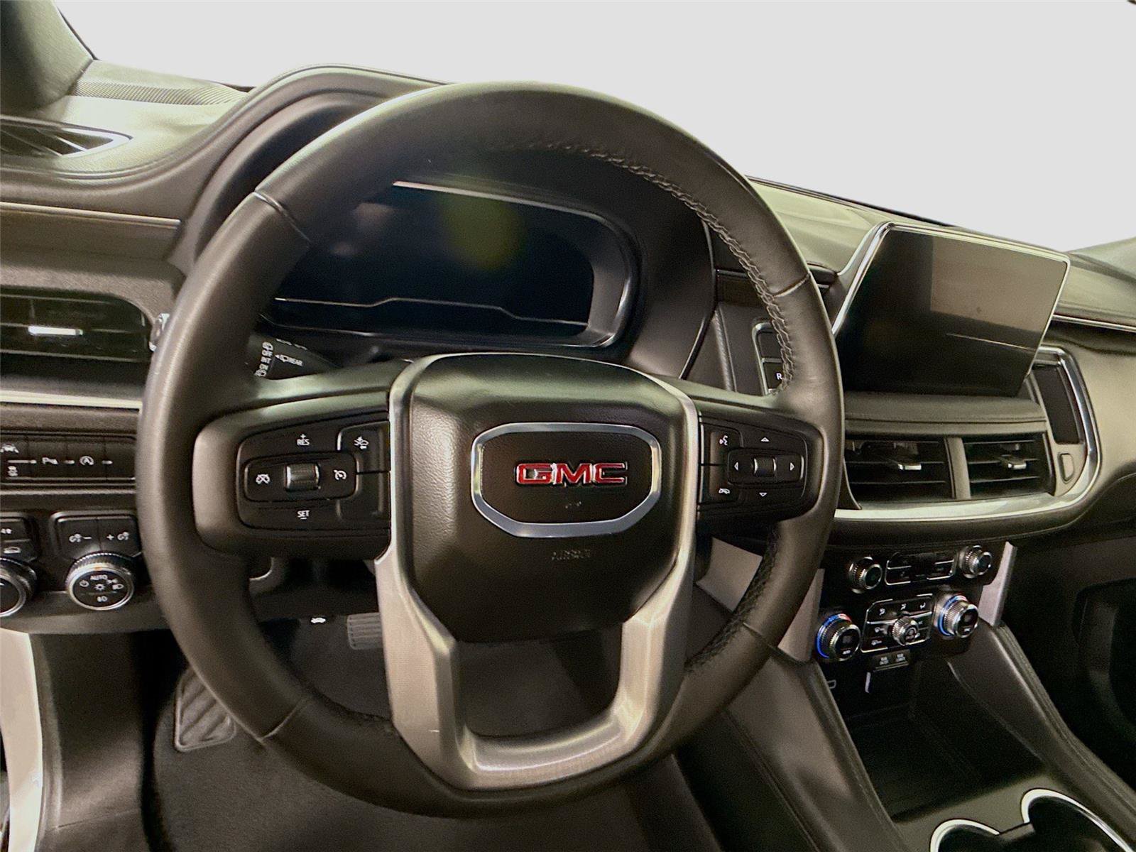 Used 2024 GMC Yukon SLE AWD/4WD image 5