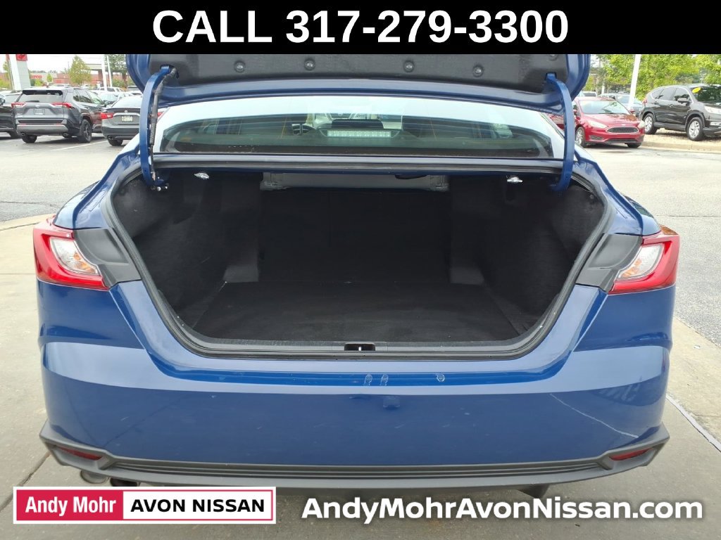Used 2025 Toyota Camry SE FWD image 9