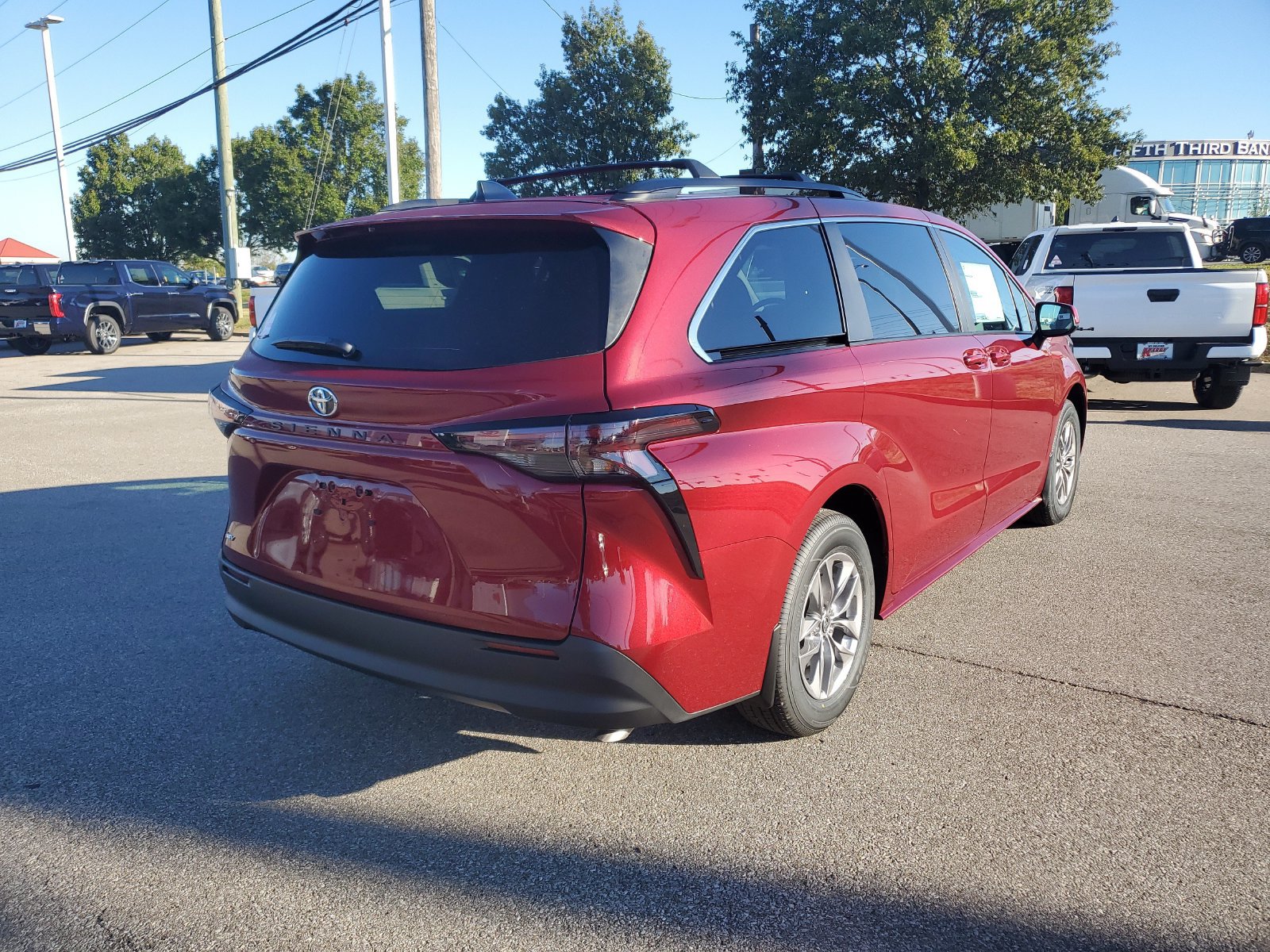 New 2026 Toyota Sienna LE FWD image 4