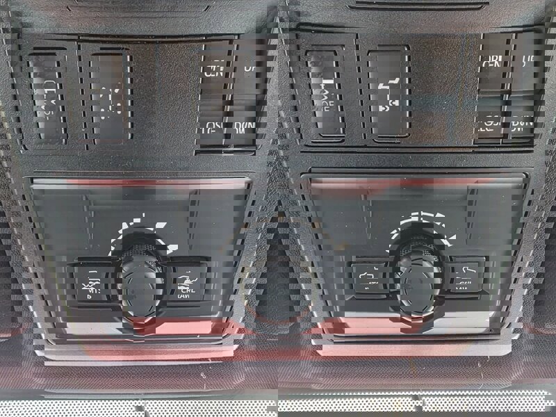 Used 2016 Toyota Tacoma TRD Off-Road w/ Premium & Technology Package AWD/4WD image 33