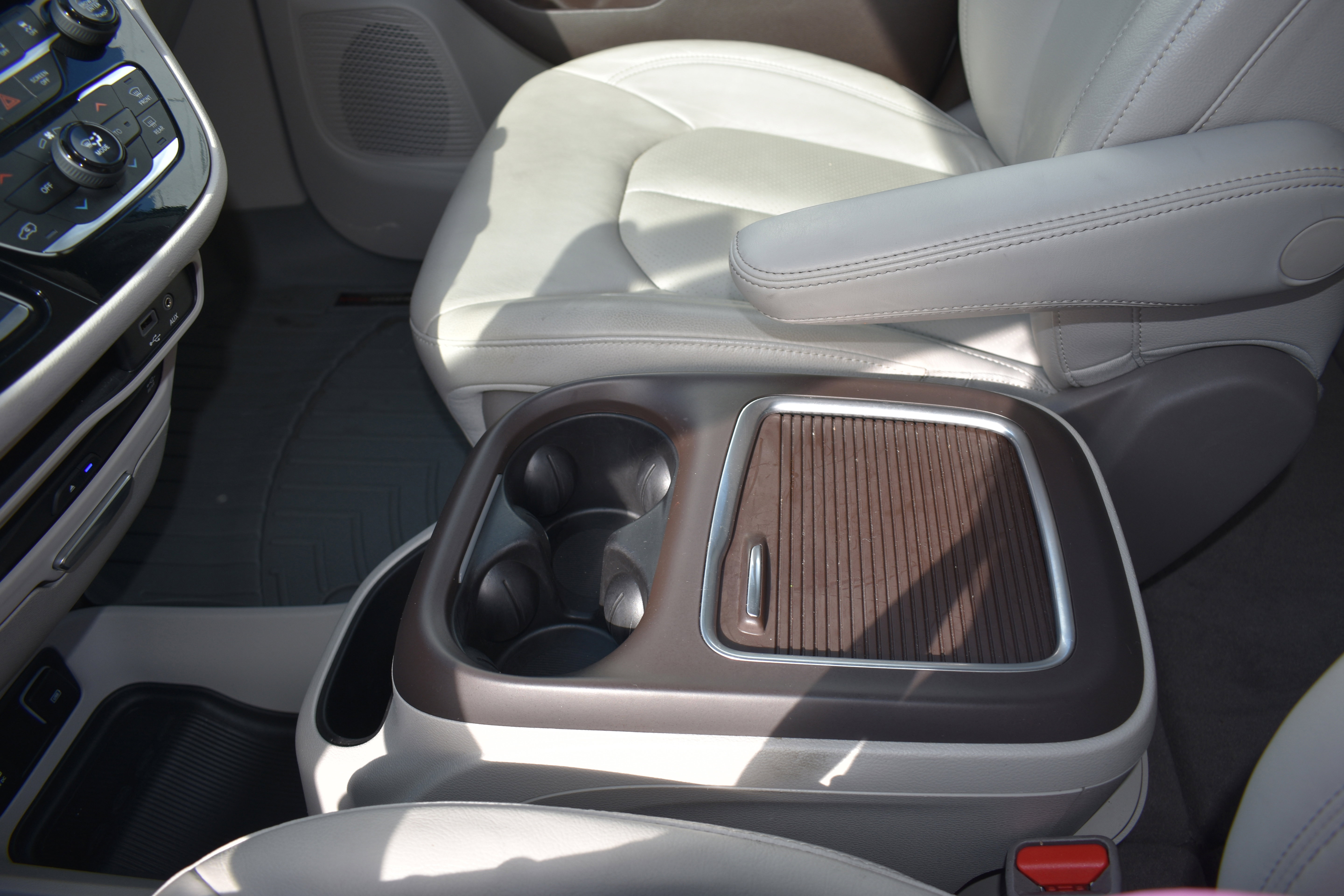 Used 2020 Chrysler Pacifica Touring-L Plus w/ Tire & Wheel Group image 25