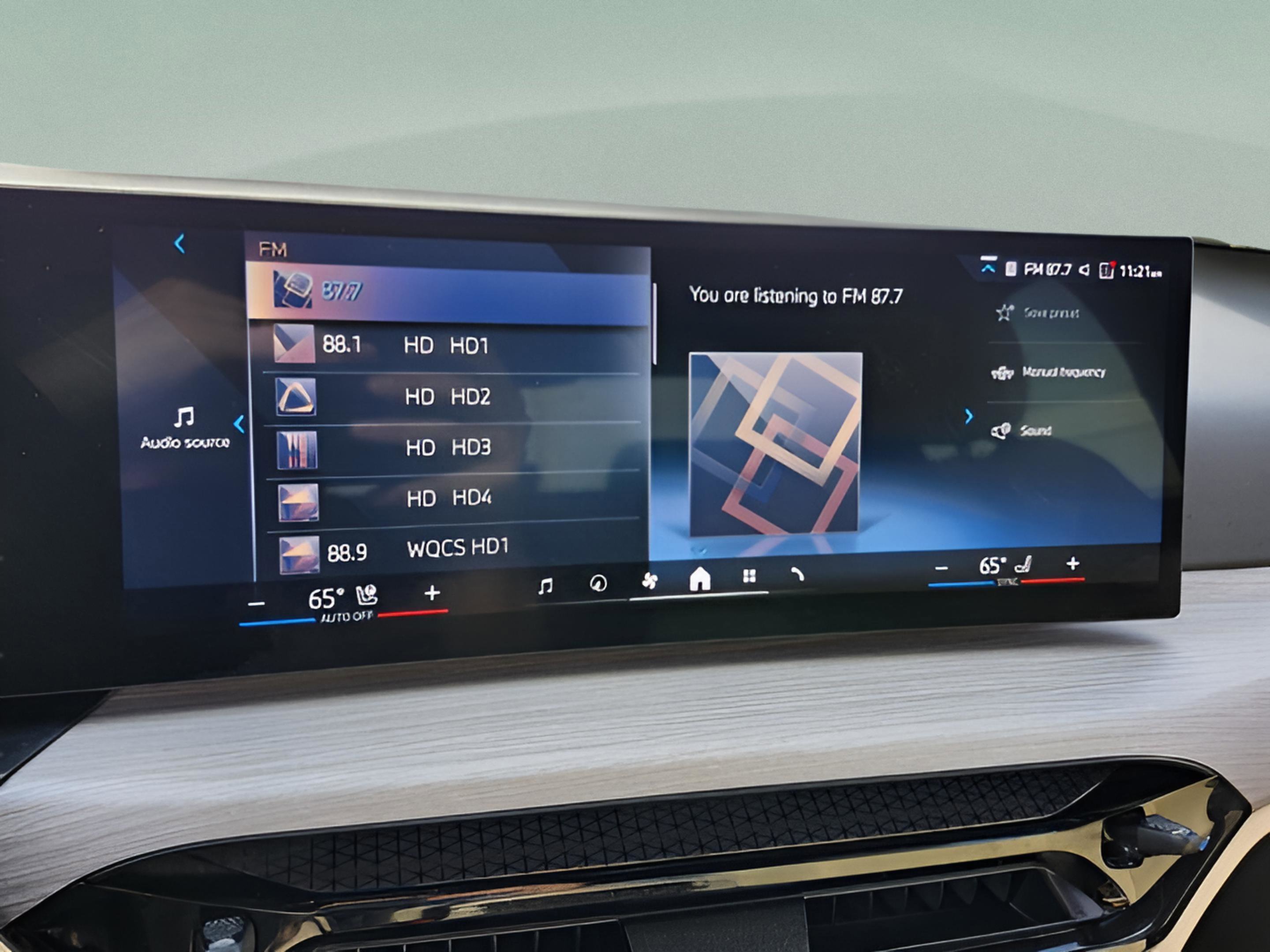 Certified 2025 BMW 330i Sedan w/ Premium Package image 36