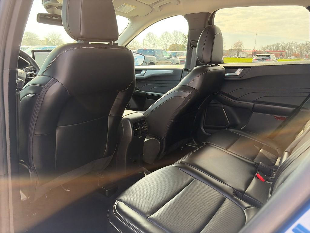 Used 2023 Ford Escape Platinum AWD/4WD image 29