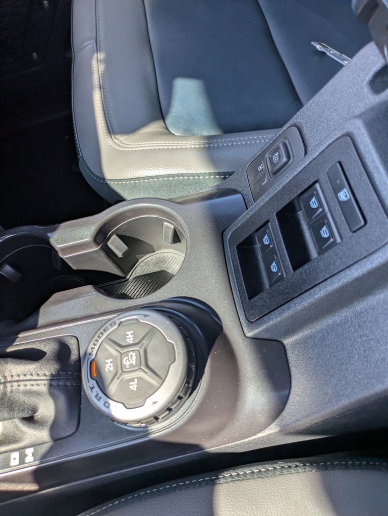 Used 2024 Ford Bronco Outer Banks image 15