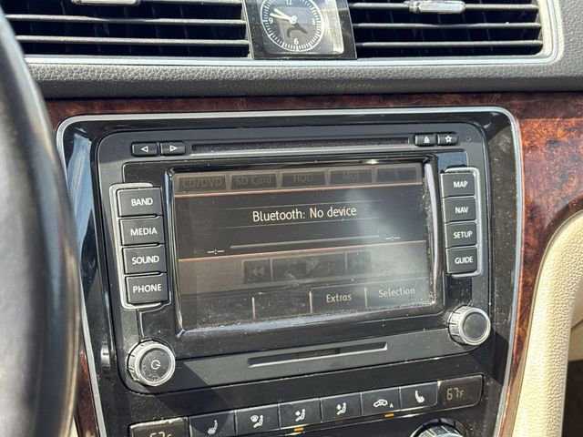 Used 2012 Volkswagen Passat 2.5 SEL FWD image 17
