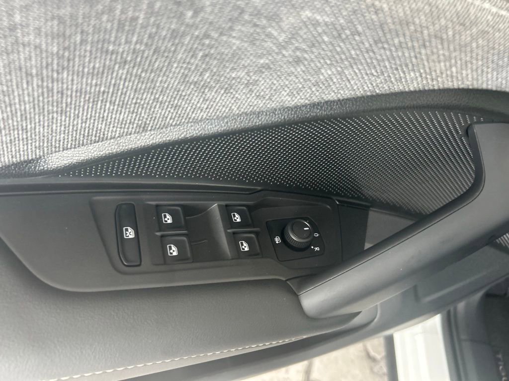 Used 2025 Volkswagen Tiguan S image 49