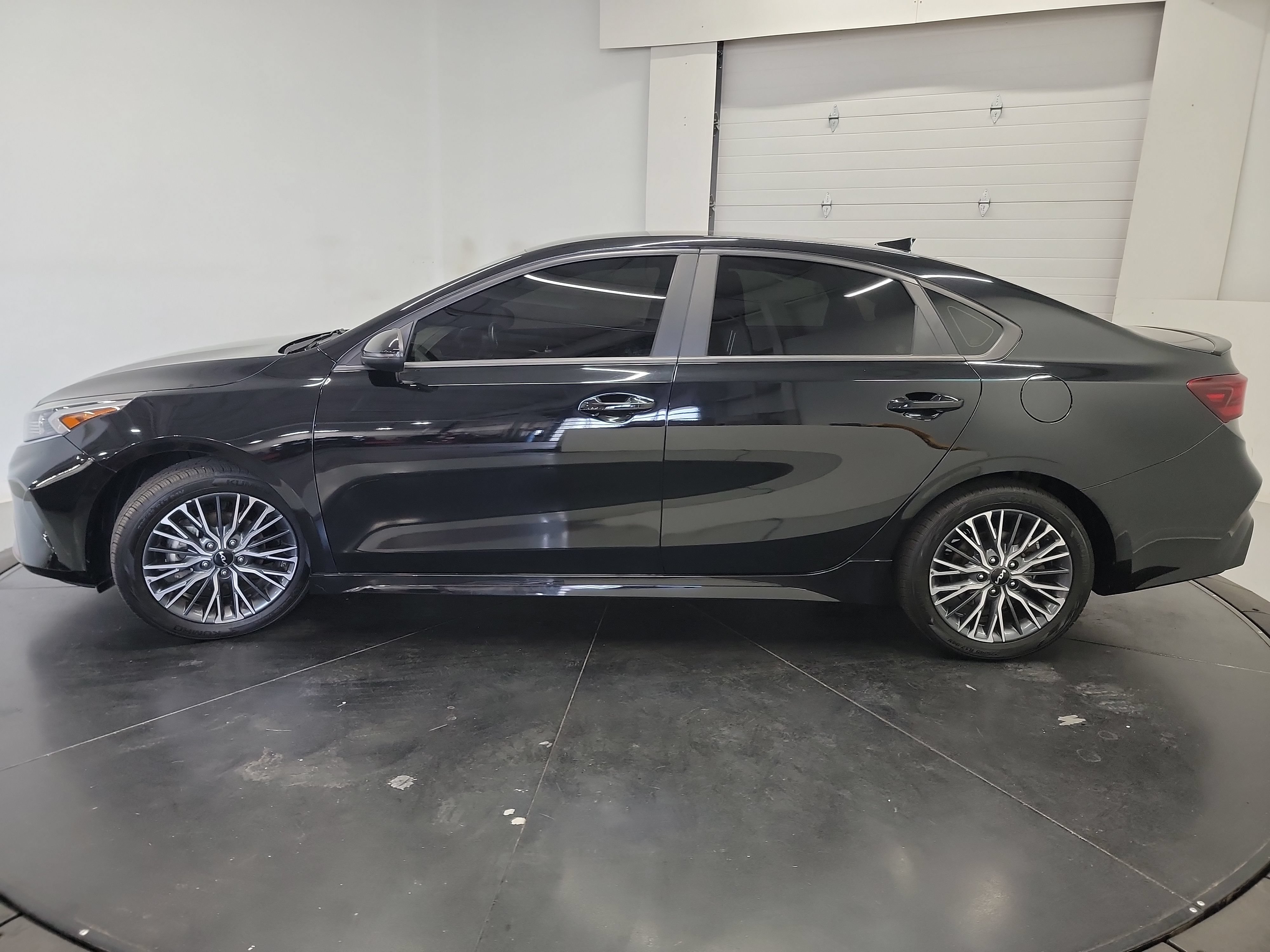 Used 2023 Kia Forte GT-Line w/ GT-Line Technology Package FWD image 4