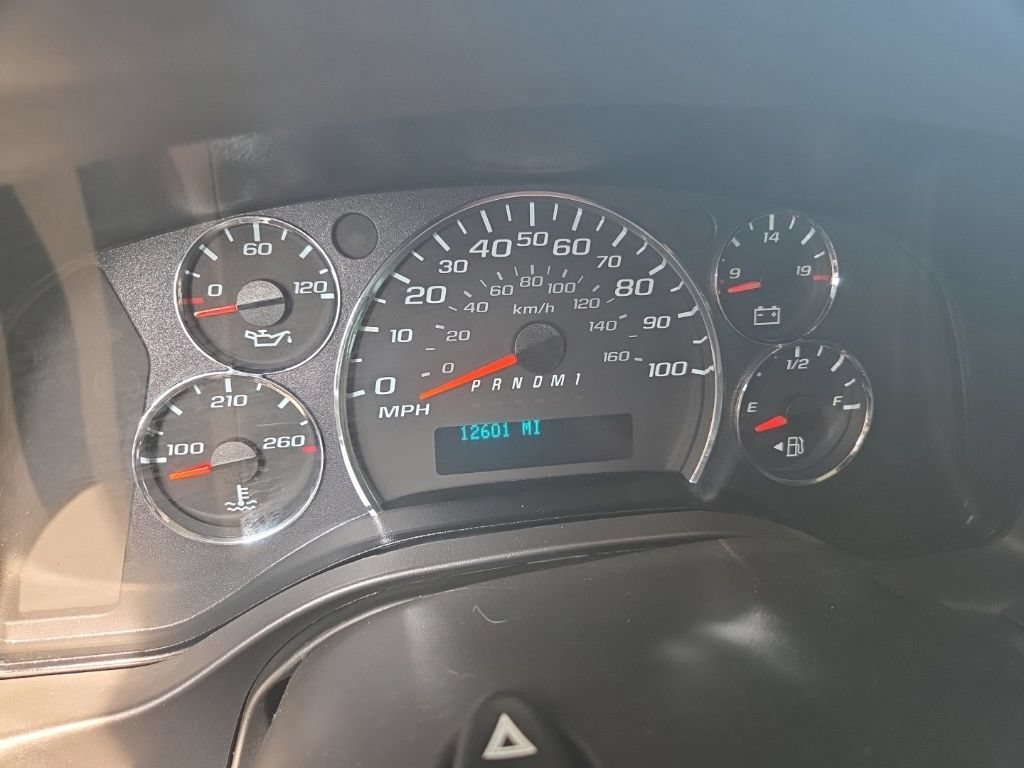 Used 2024 Chevrolet Express 2500 w/ Driver Convenience Package RWD image 2
