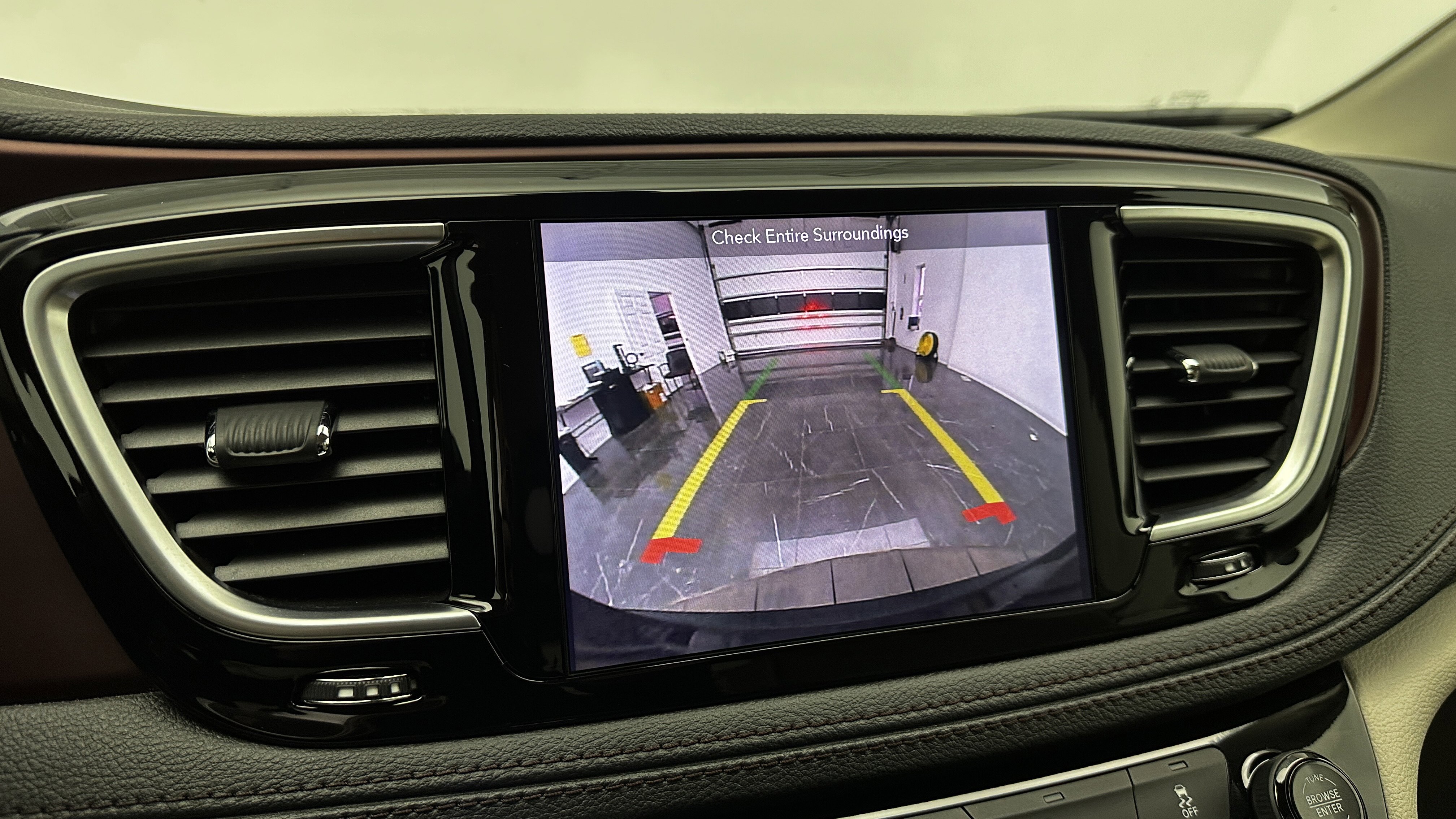 Used 2019 Chrysler Pacifica Limited image 21
