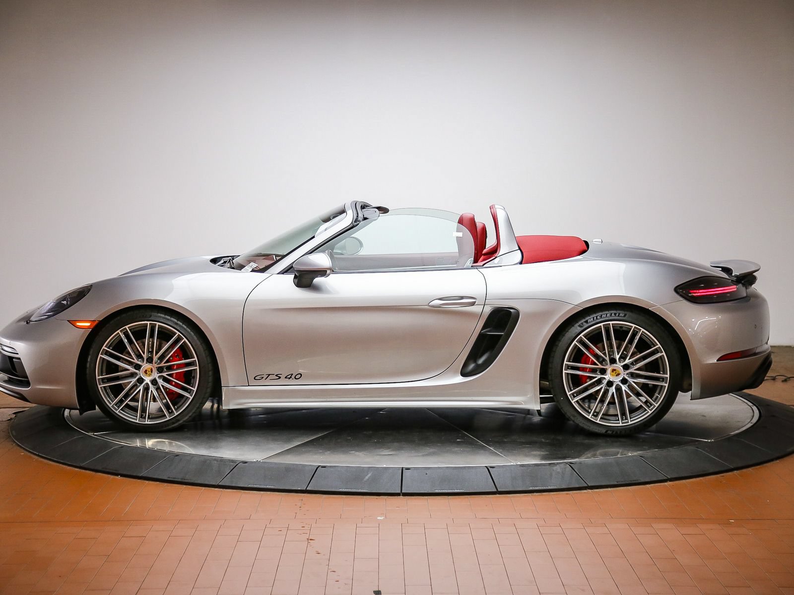 Used 2024 Porsche 718 Boxster GTS RWD image 2