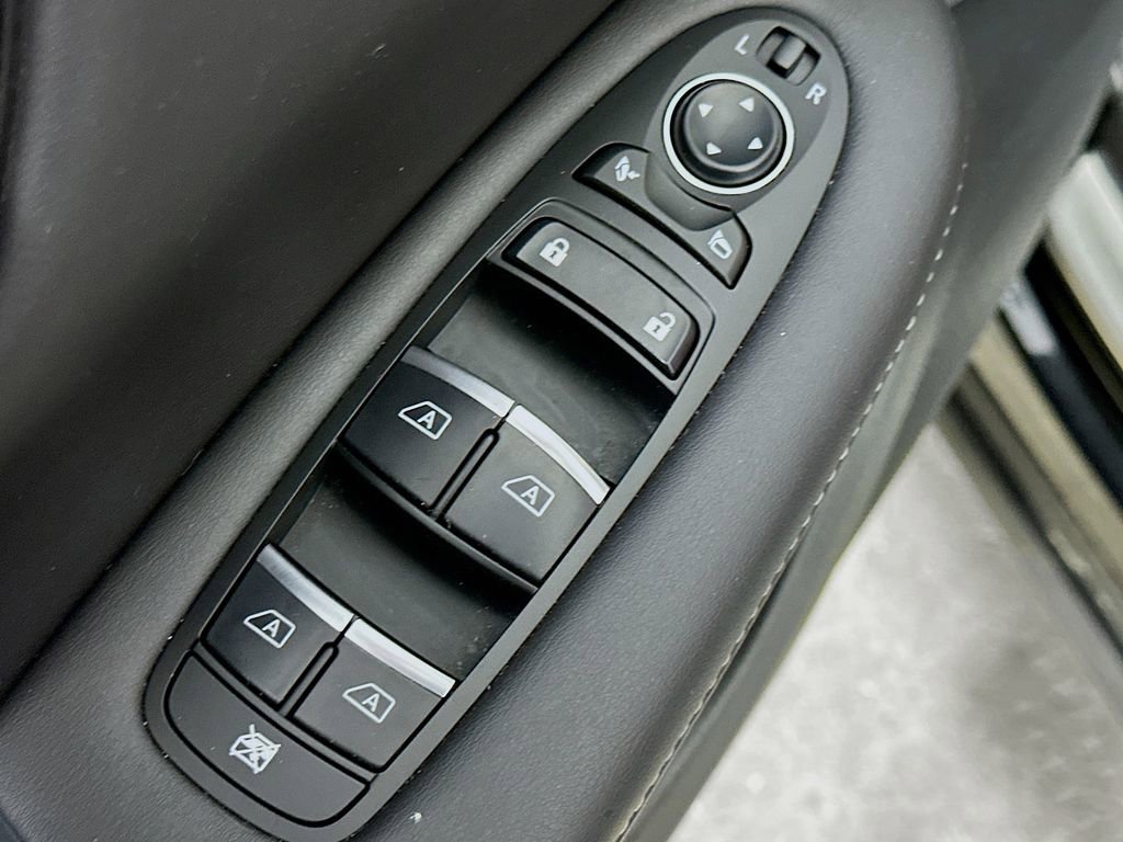 Used 2025 INFINITI QX50 Sport AWD/4WD image 9
