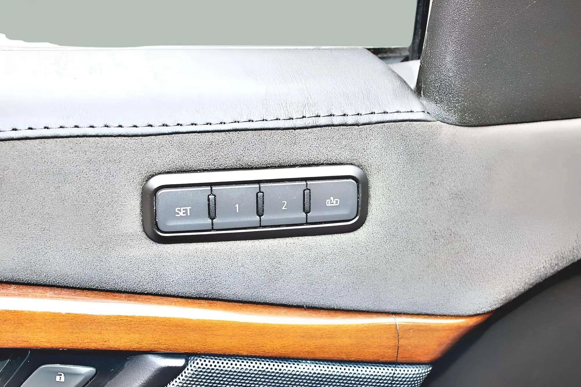 Used 2020 Cadillac Escalade Luxury RWD image 11
