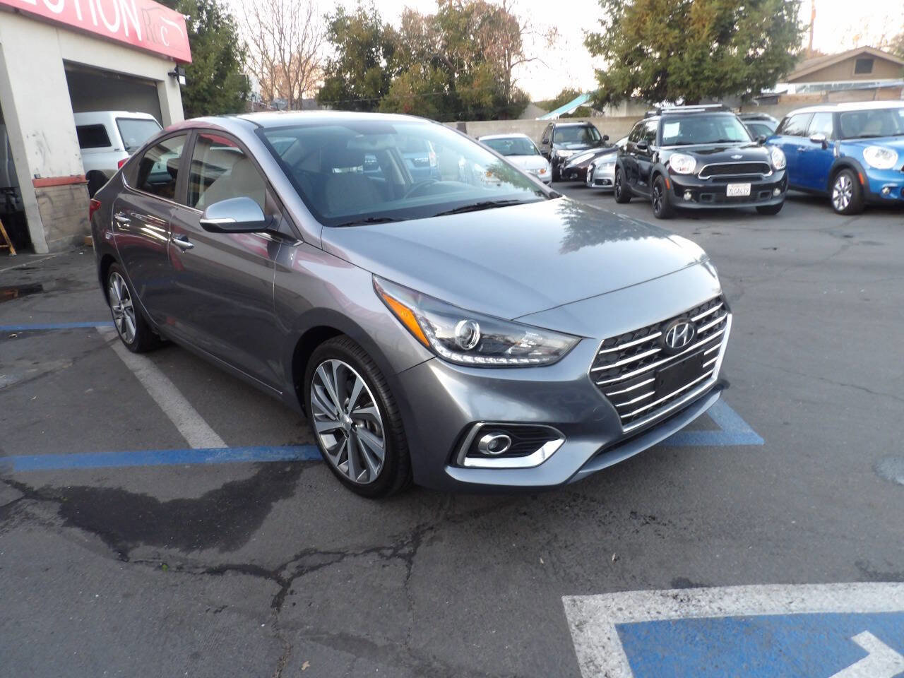 Used 2019 Hyundai Accent Limited image 2
