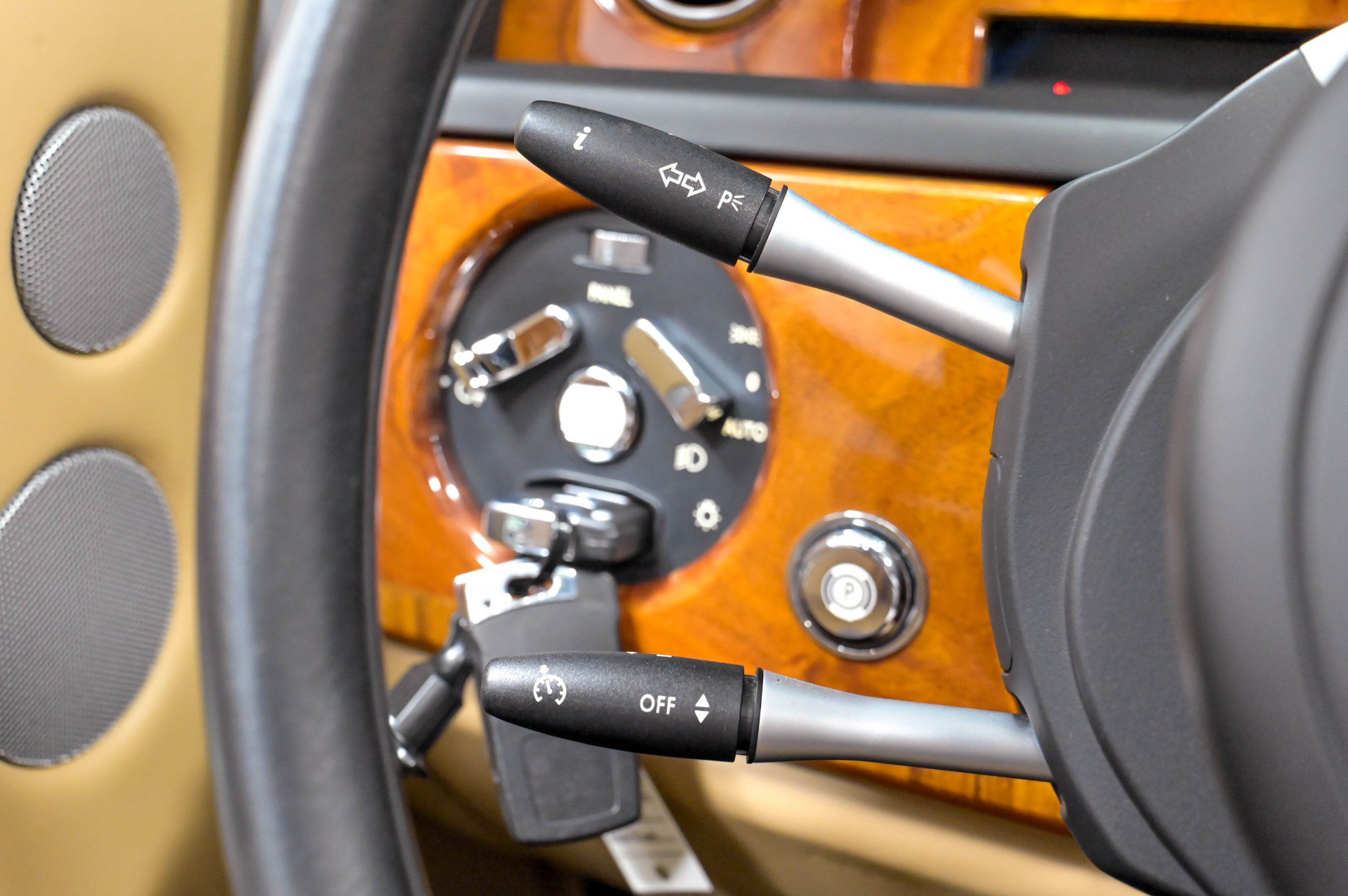 Used 2013 Rolls-Royce Phantom Sedan RWD image 79