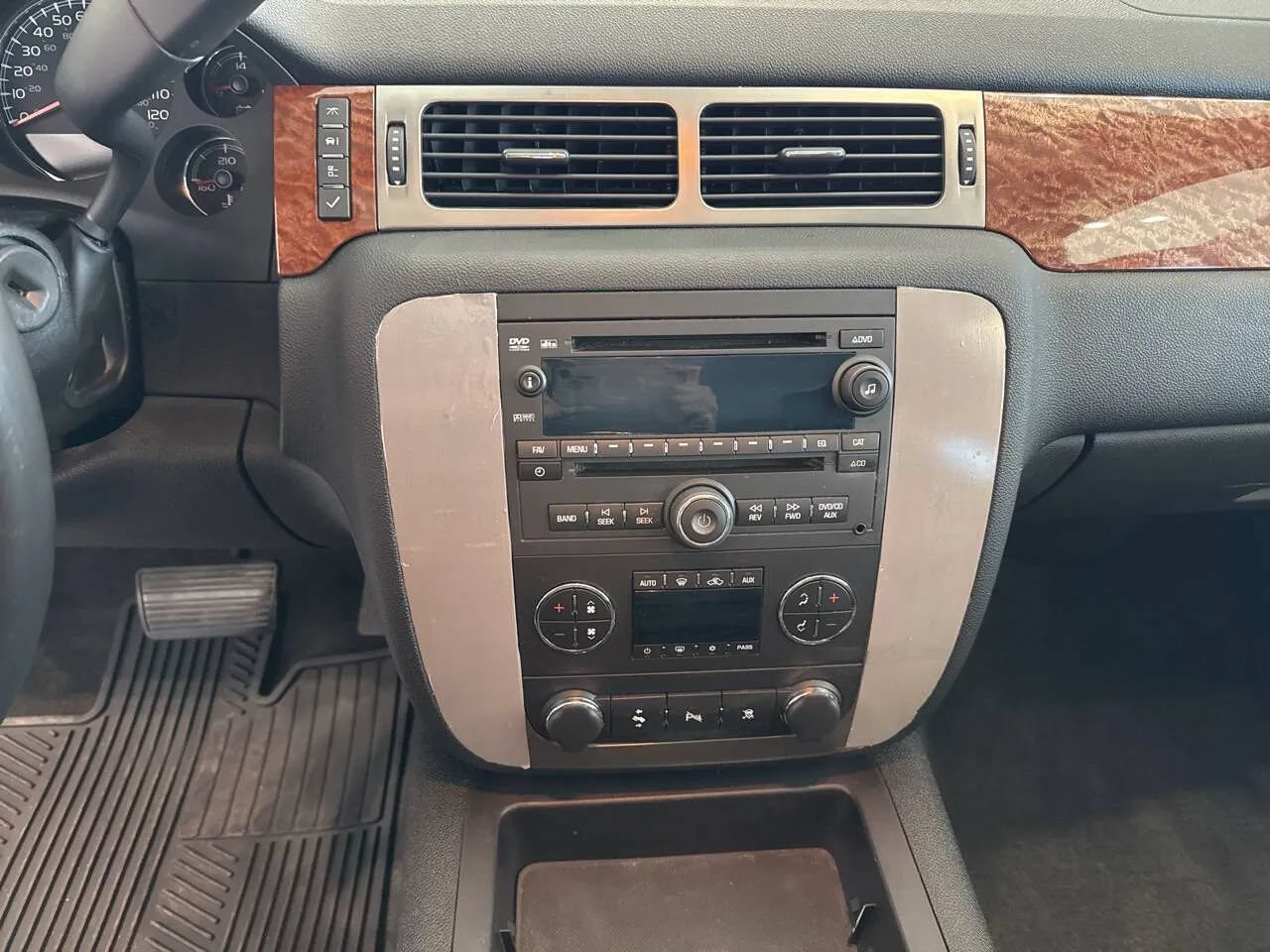 Used 2007 GMC Yukon XL SLT w/ SLT Preferred Equipment Group AWD/4WD image 18