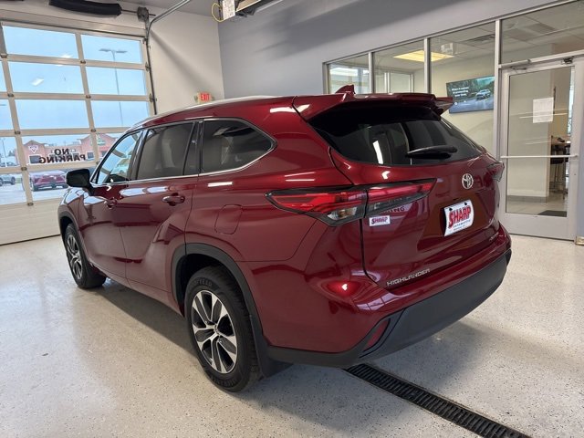 Used 2022 Toyota Highlander XLE image 6