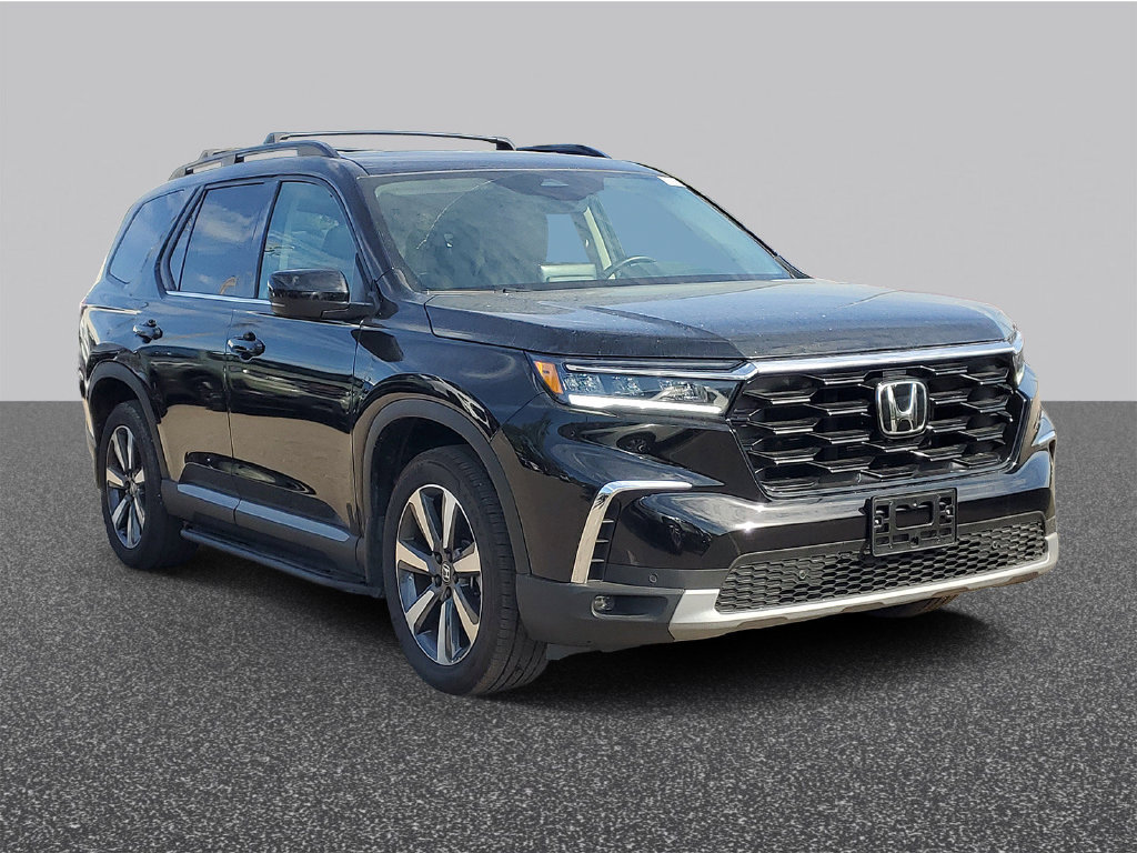 Certified 2025 Honda Pilot Touring image 4
