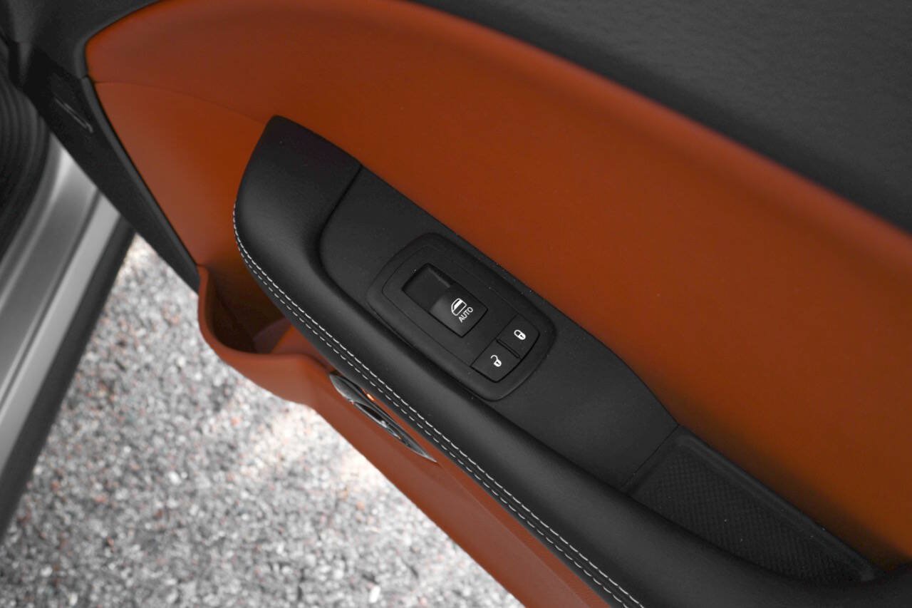 Used 2015 Dodge Challenger SRT Hellcat RWD image 91