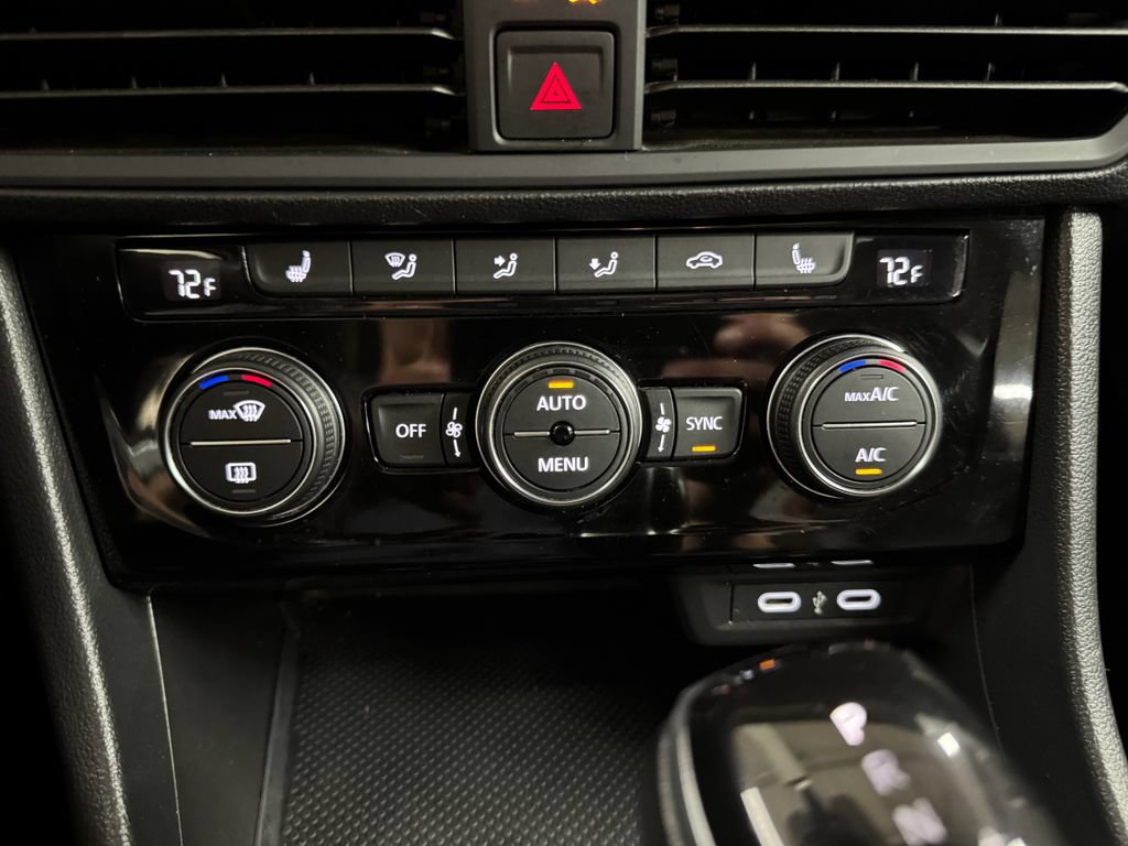 Used 2024 Volkswagen Jetta SE FWD image 17