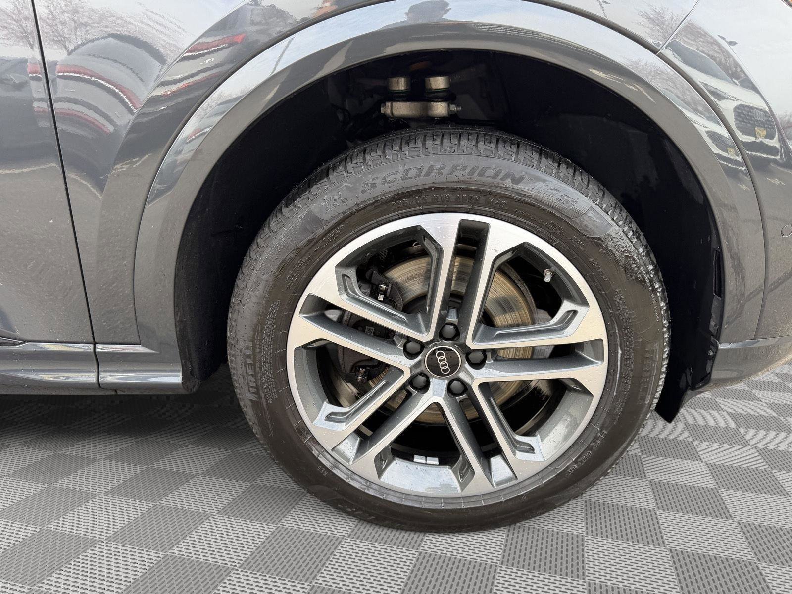 Used 2025 Audi Q5 Premium w/ Convenience Package image 10