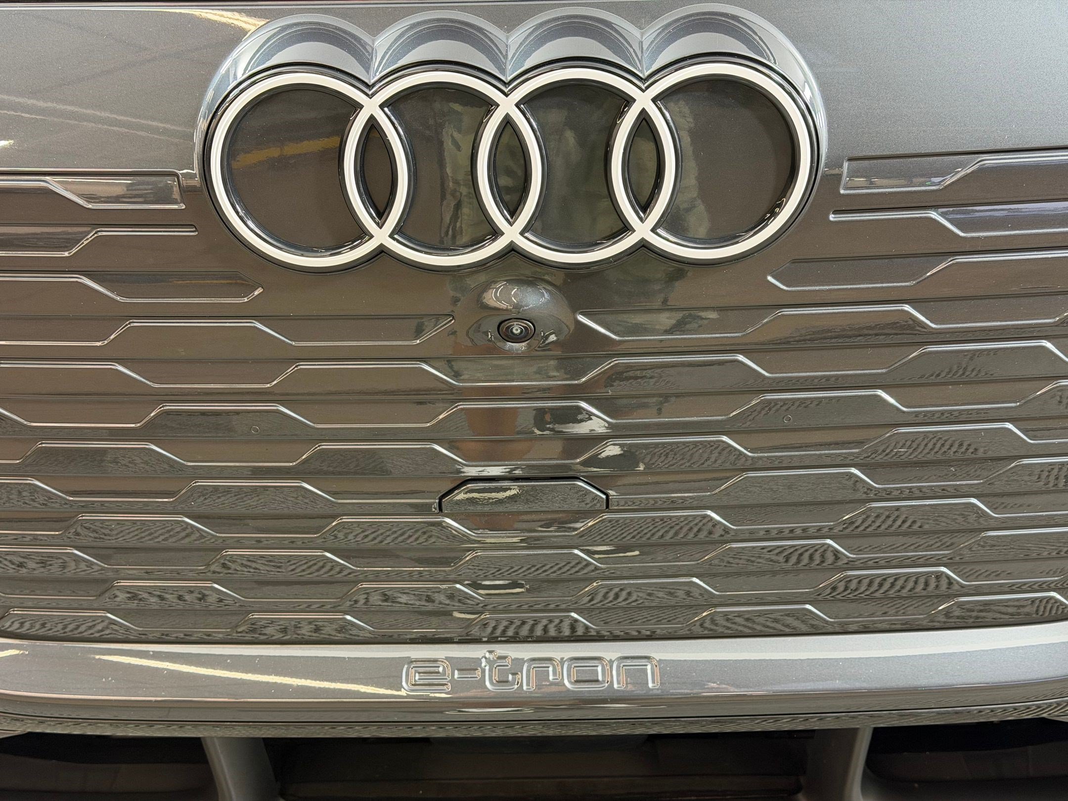 Used 2025 Audi Q6 e-tron Premium Plus w/ Premium Plus AWD/4WD image 28