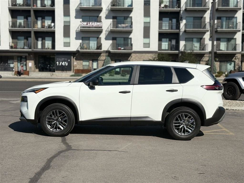 Used 2023 Nissan Rogue S AWD/4WD image 4