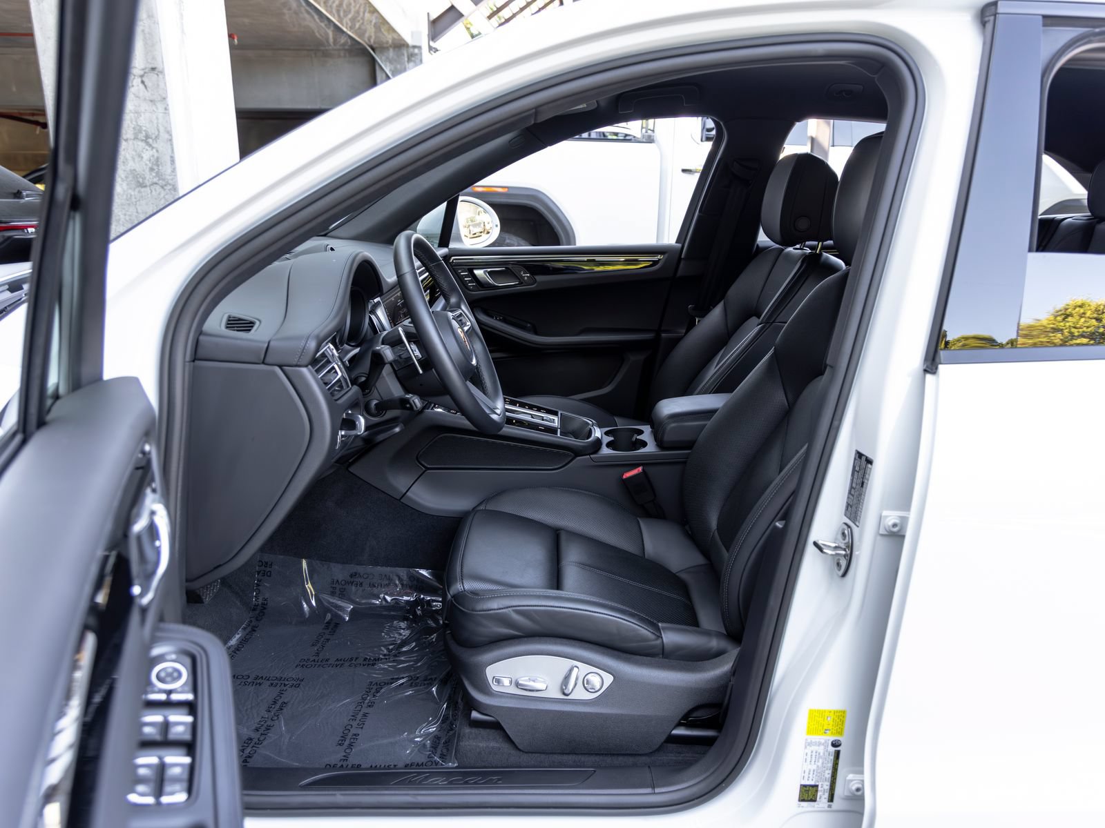 Certified 2026 Porsche Macan AWD/4WD image 25