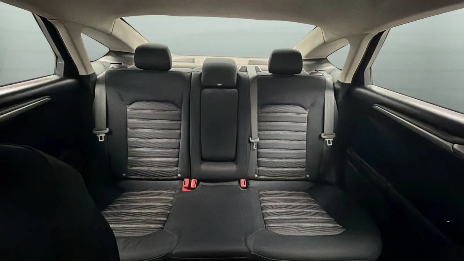 Used 2016 Ford Fusion SE FWD image 18