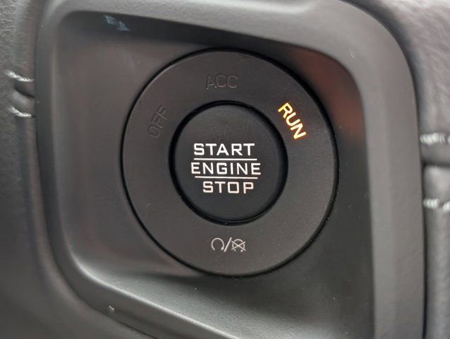 Used 2025 Jeep Wrangler Unlimited Sahara AWD/4WD image 25