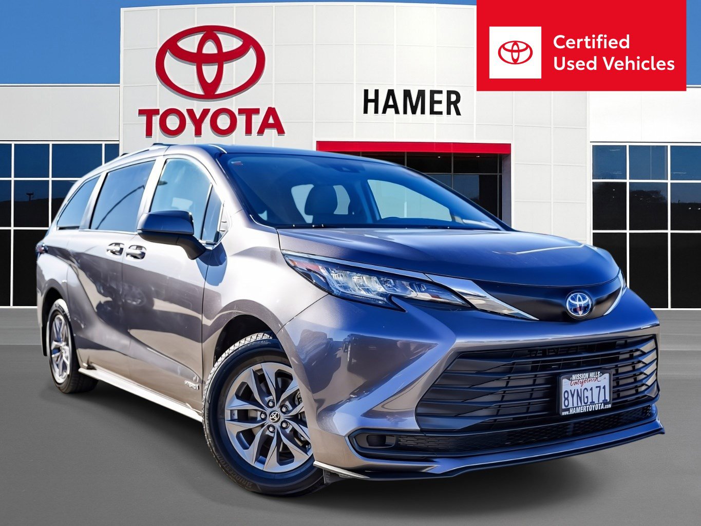 Certified 2021 Toyota Sienna LE image 1