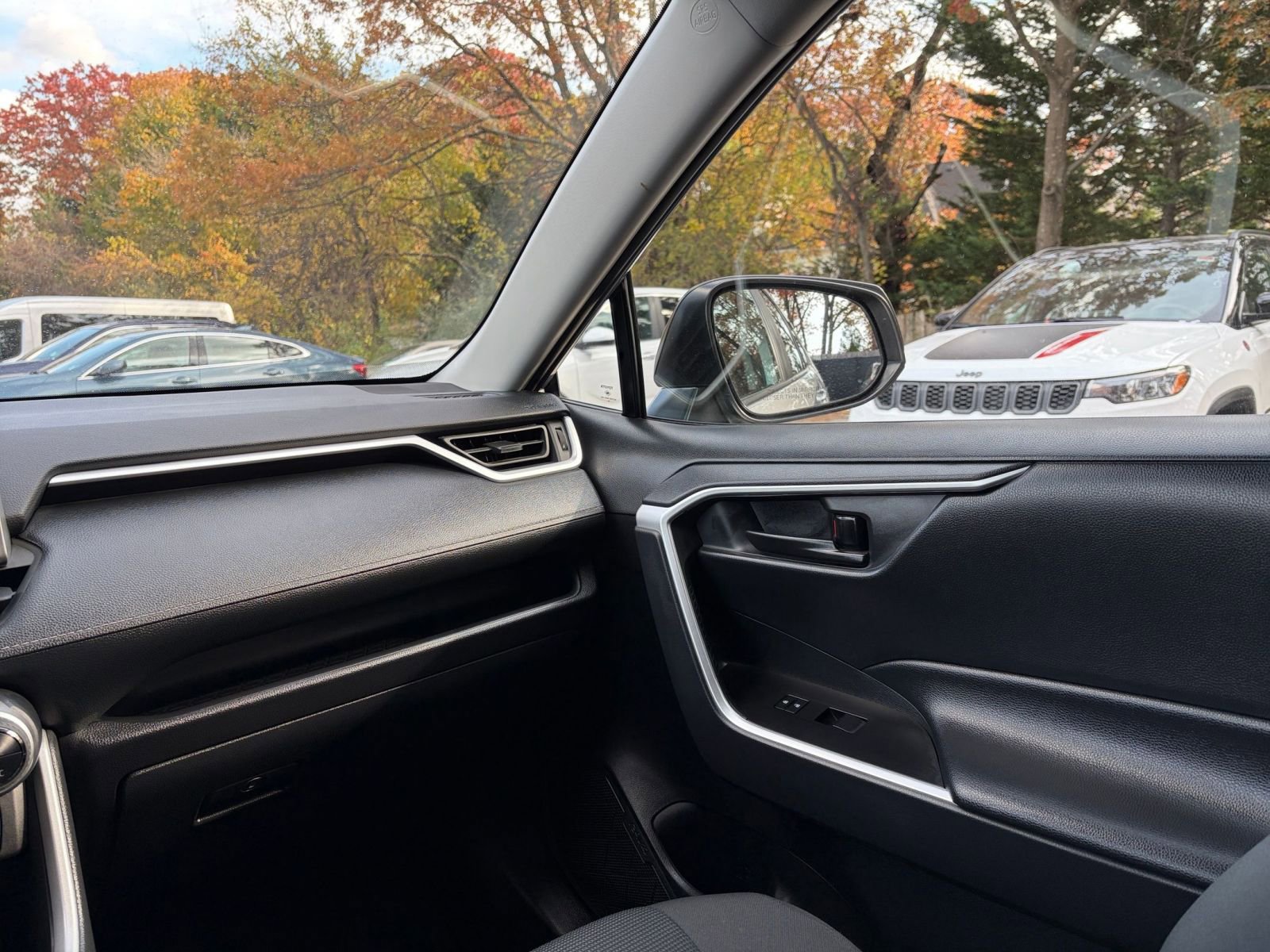 Used 2025 Toyota RAV4 LE image 34