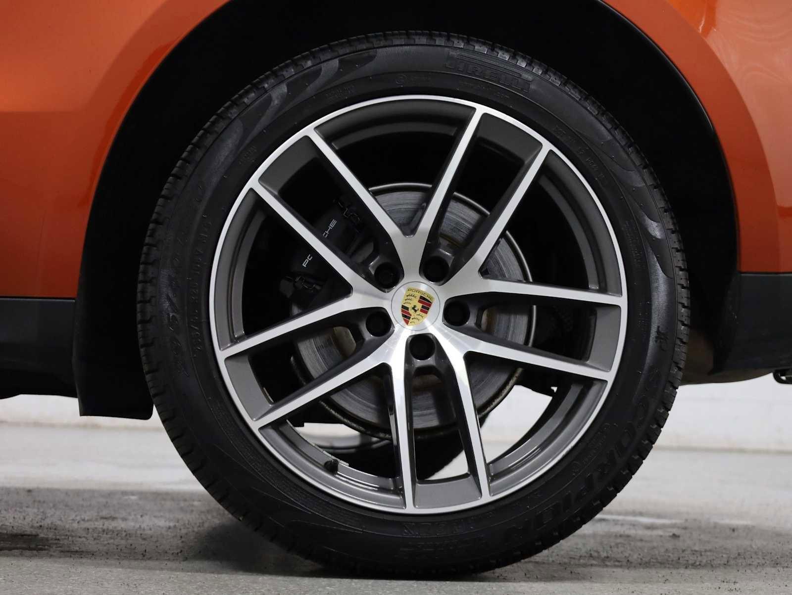 Certified 2022 Porsche Macan AWD/4WD image 39