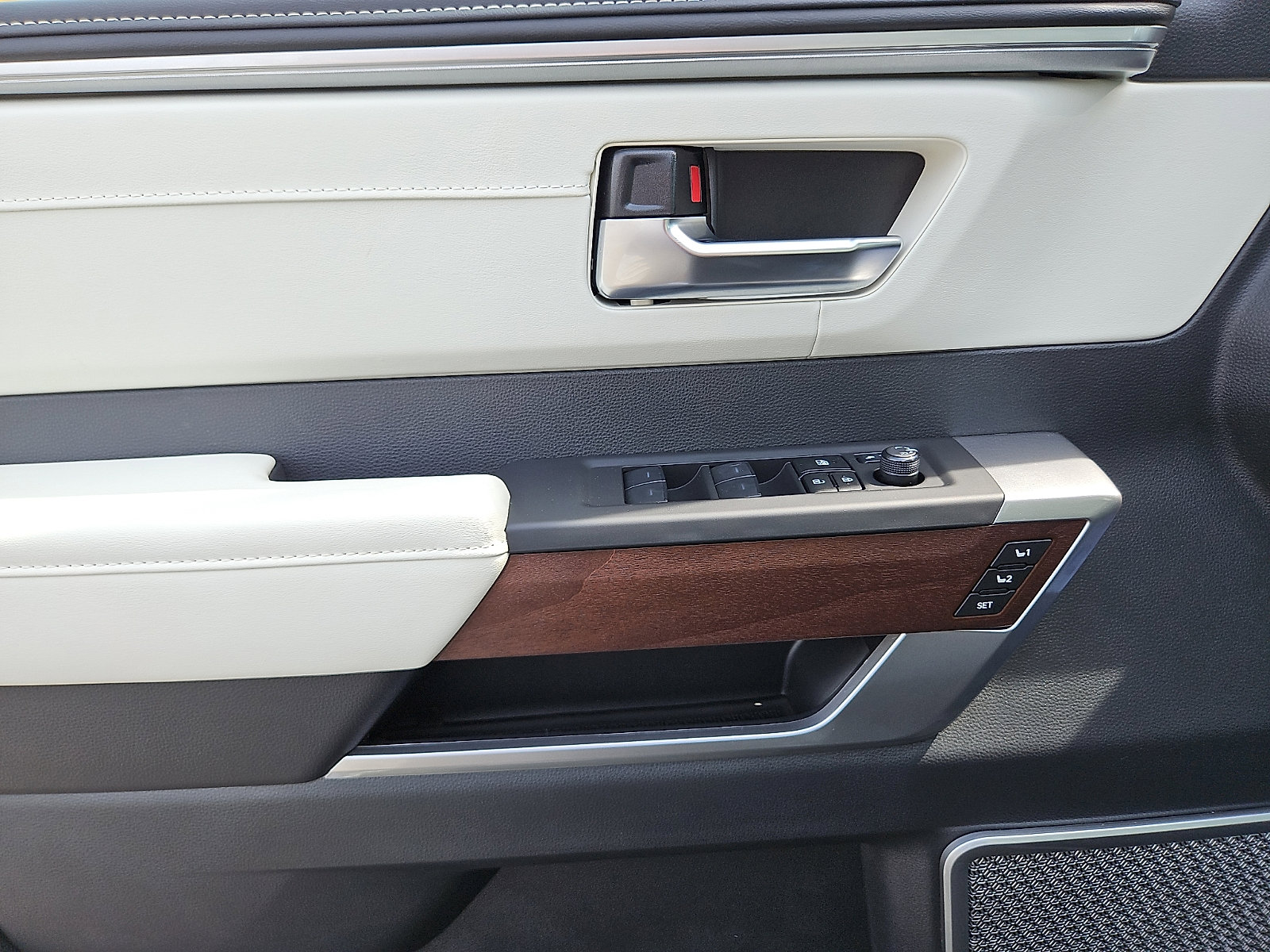 Used 2024 Toyota Sequoia Capstone image 12