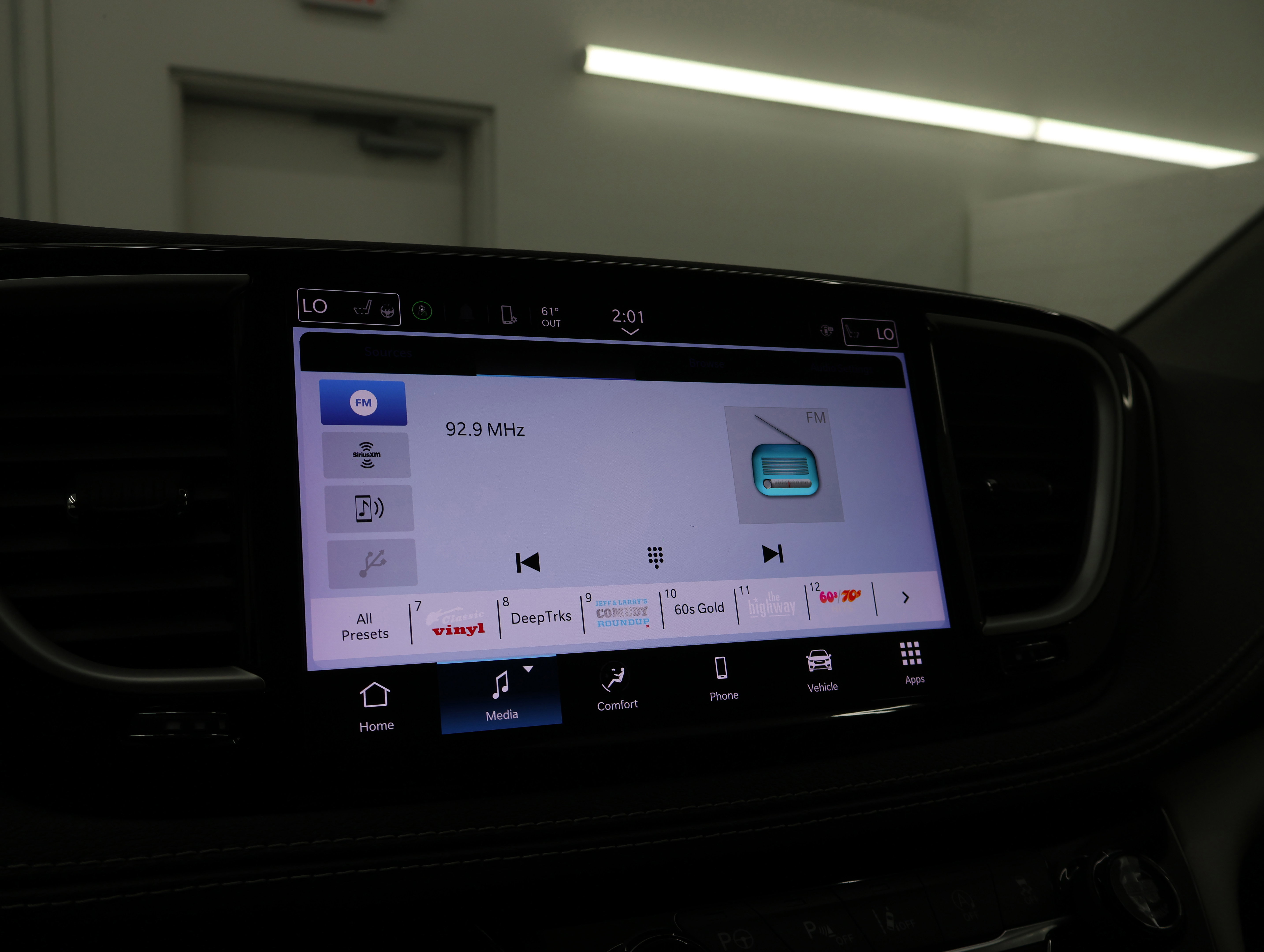 Used 2023 Chrysler Pacifica Touring-L AWD/4WD image 12