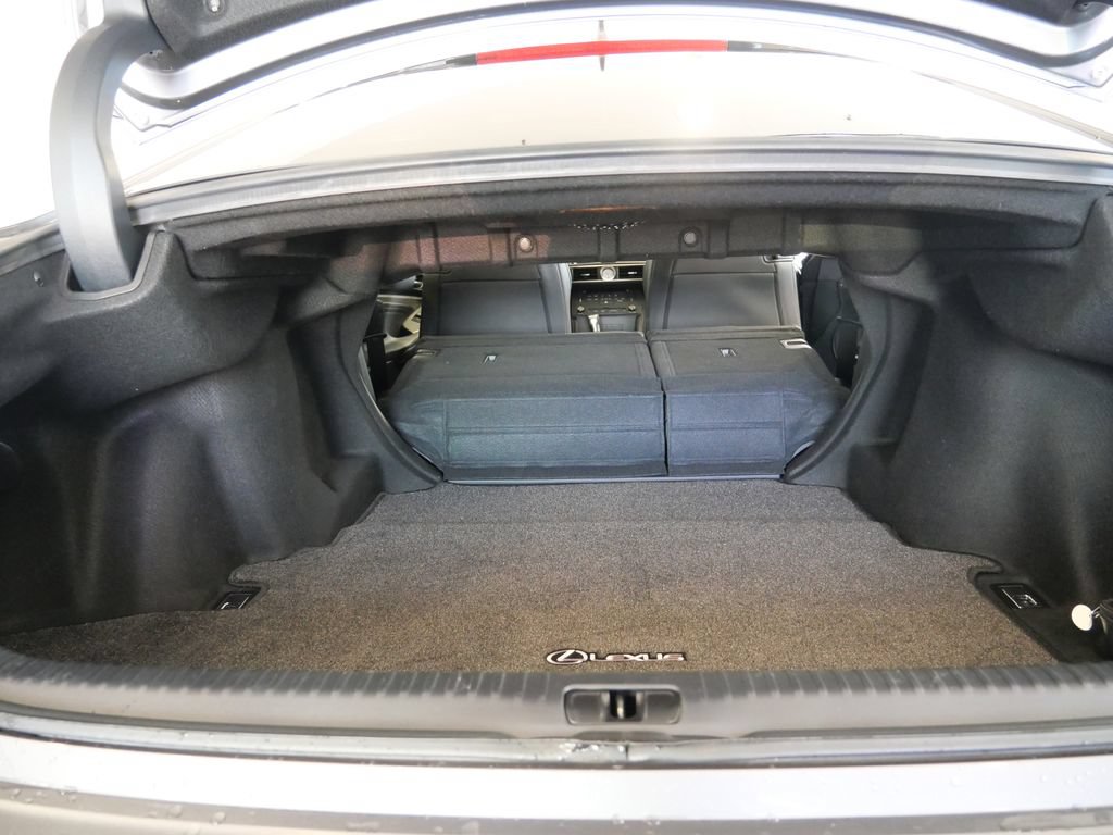 Used 2017 Lexus RC 200t F Sport RWD image 29