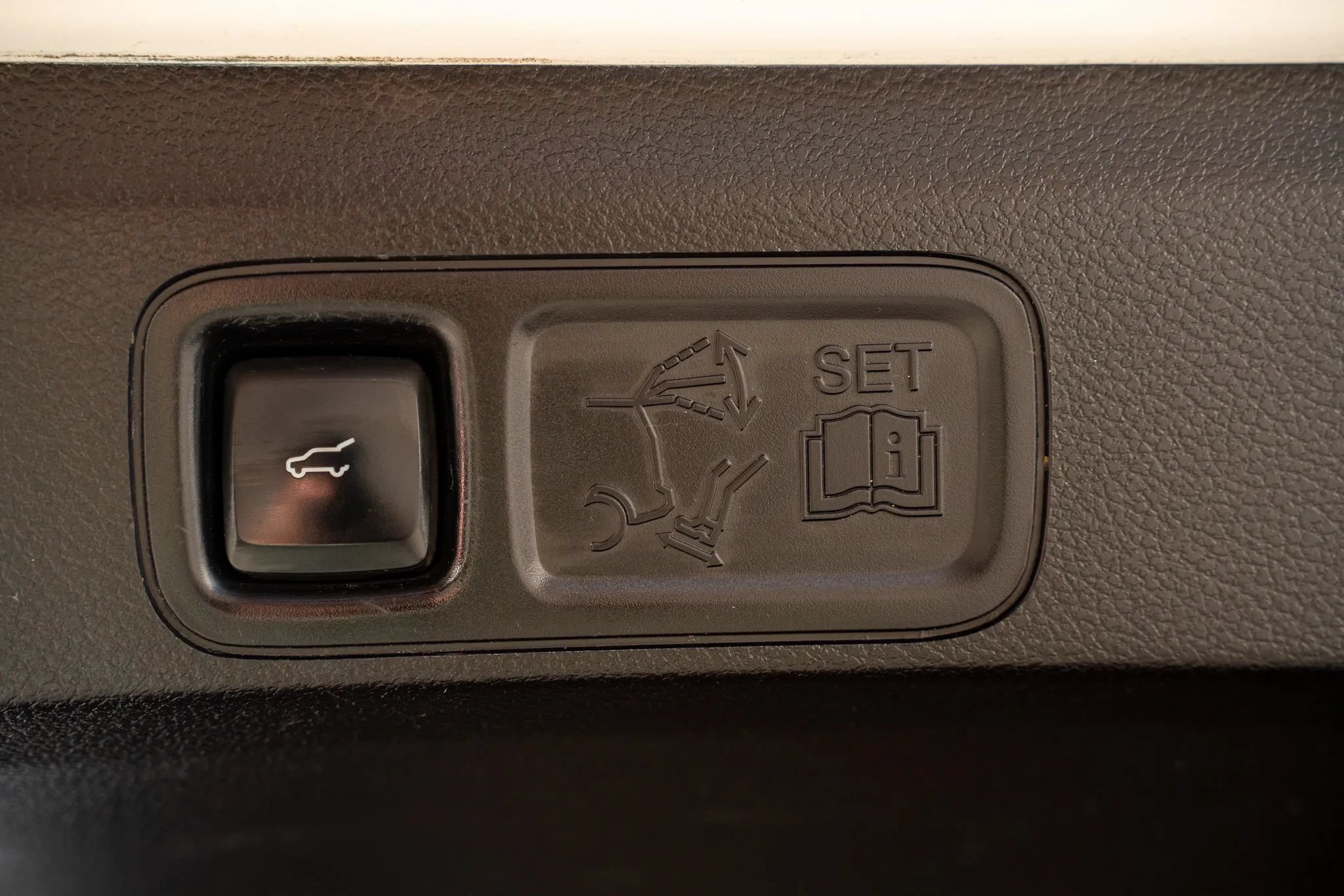 Used 2018 Ford Expedition Limited w/ Equipment Group 302A AWD/4WD image 15