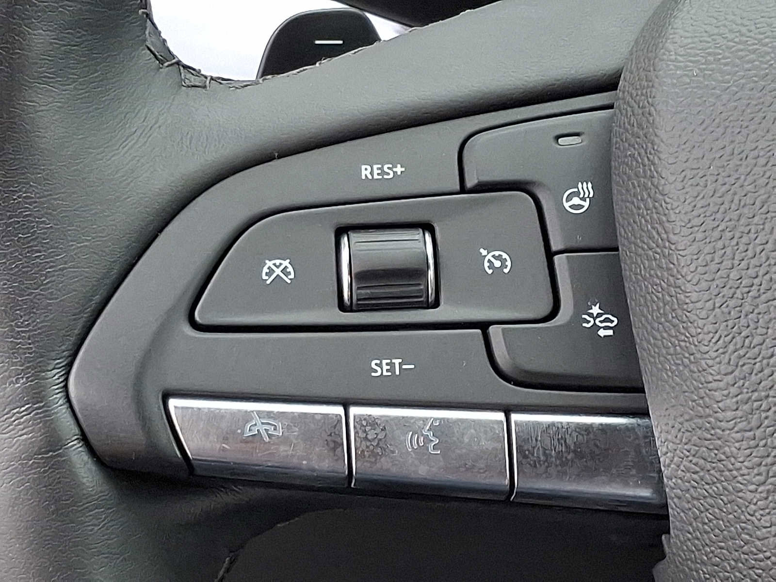 Used 2023 Cadillac XT4 Luxury w/ Cold Weather Package image 22