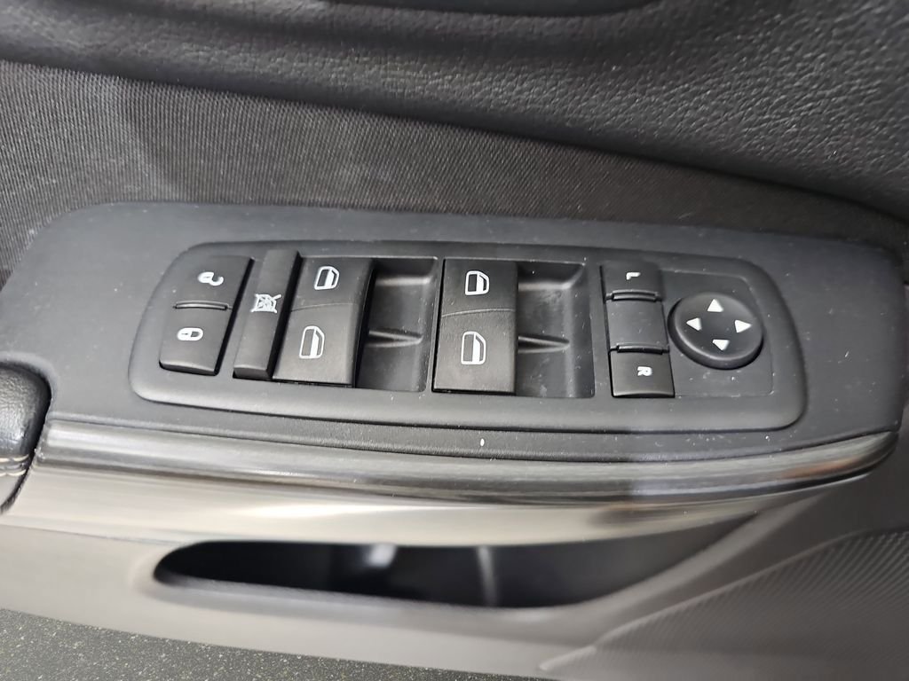 Used 2016 Jeep Cherokee Sport w/ Cold Weather Group AWD/4WD image 29