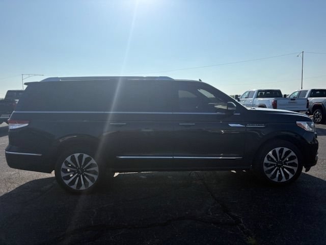 Used 2023 Lincoln Navigator L Reserve AWD/4WD image 5