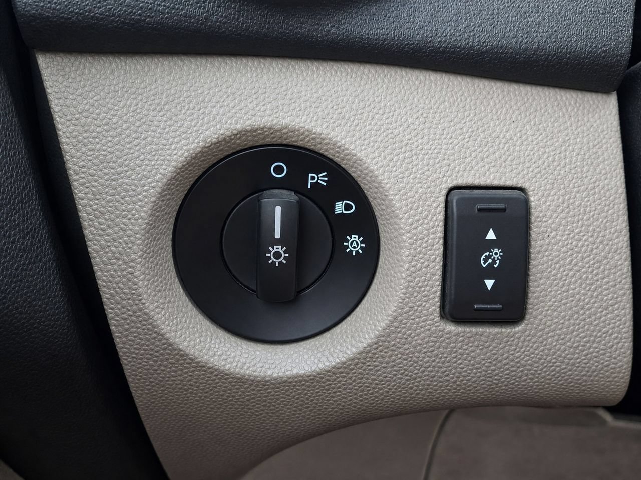 Used 2014 Ford Fiesta SE FWD image 28