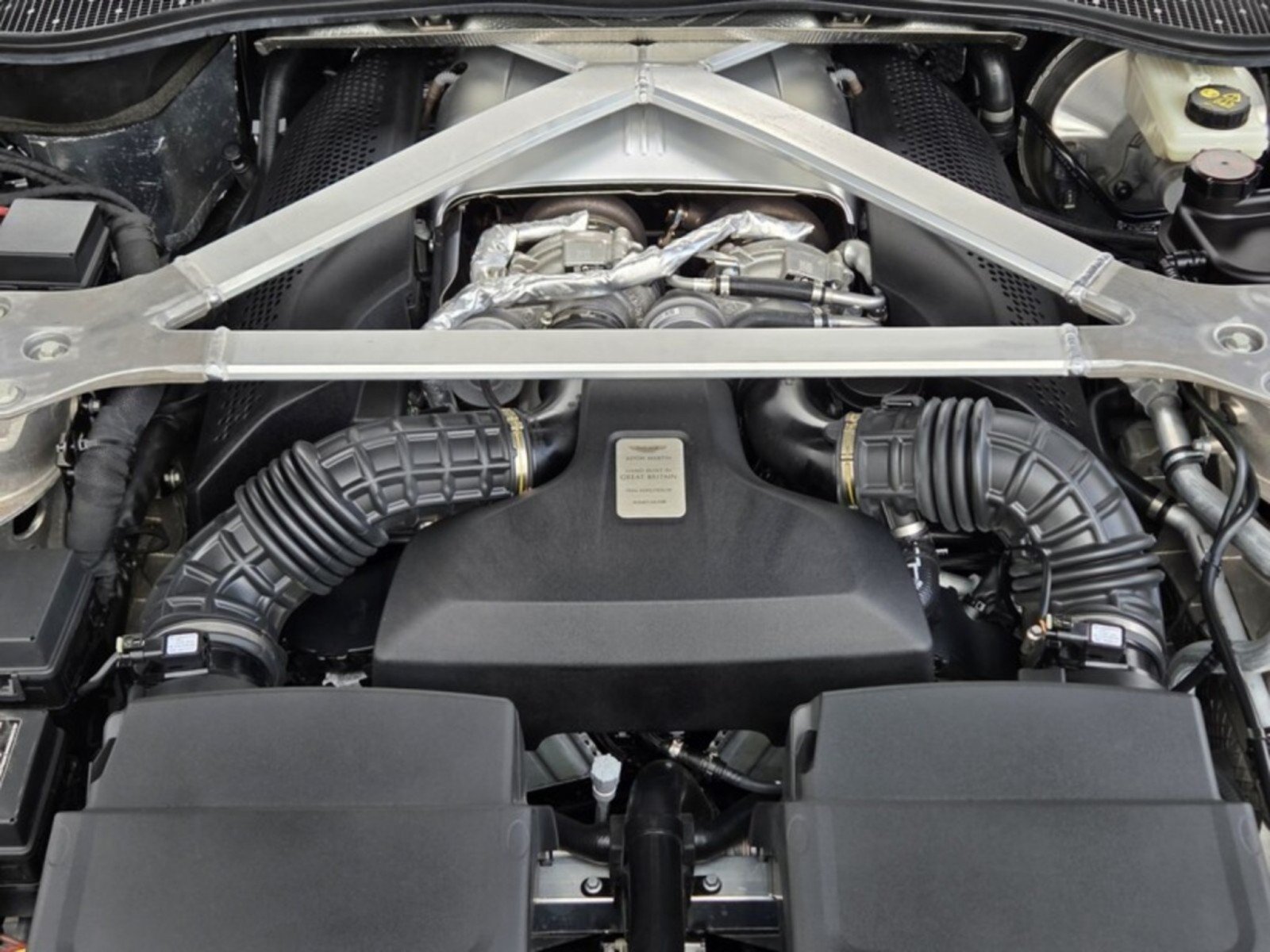 Used 2023 Aston Martin V8 Vantage Roadster RWD image 20