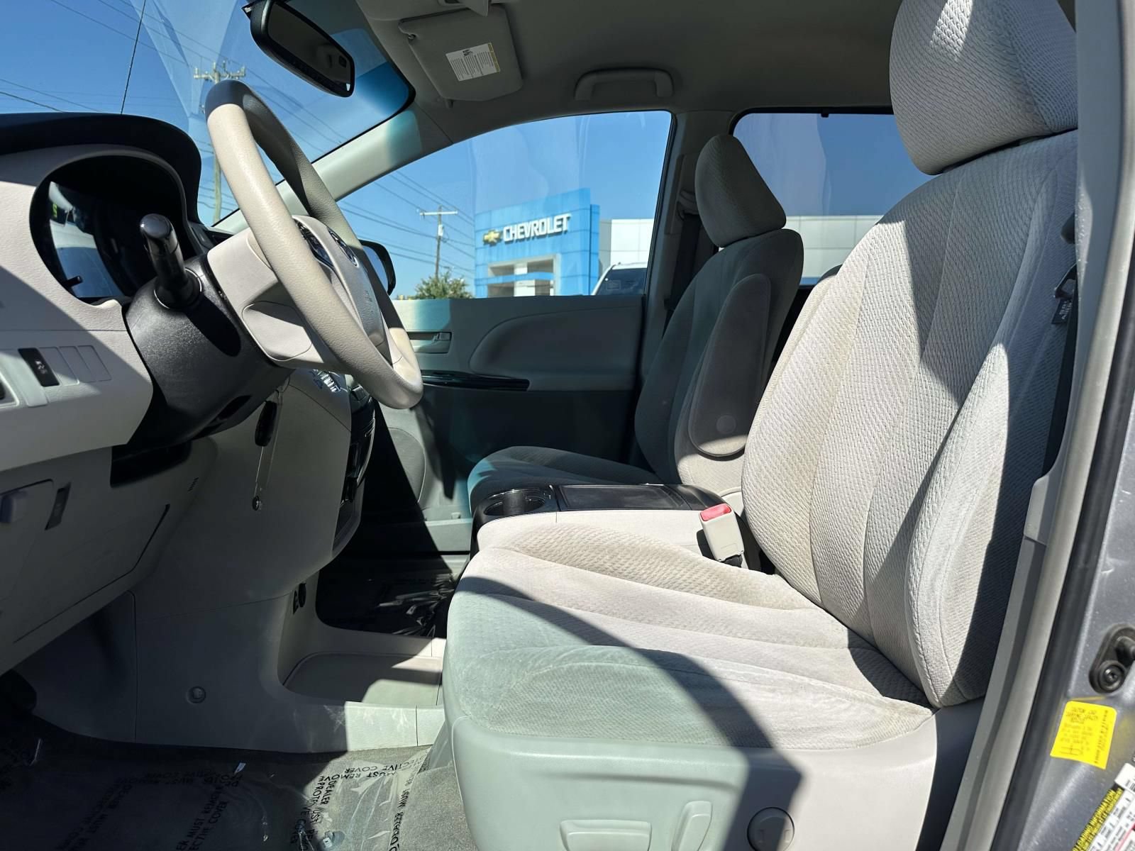 Used 2013 Toyota Sienna LE w/ Towing Pkg FWD image 22