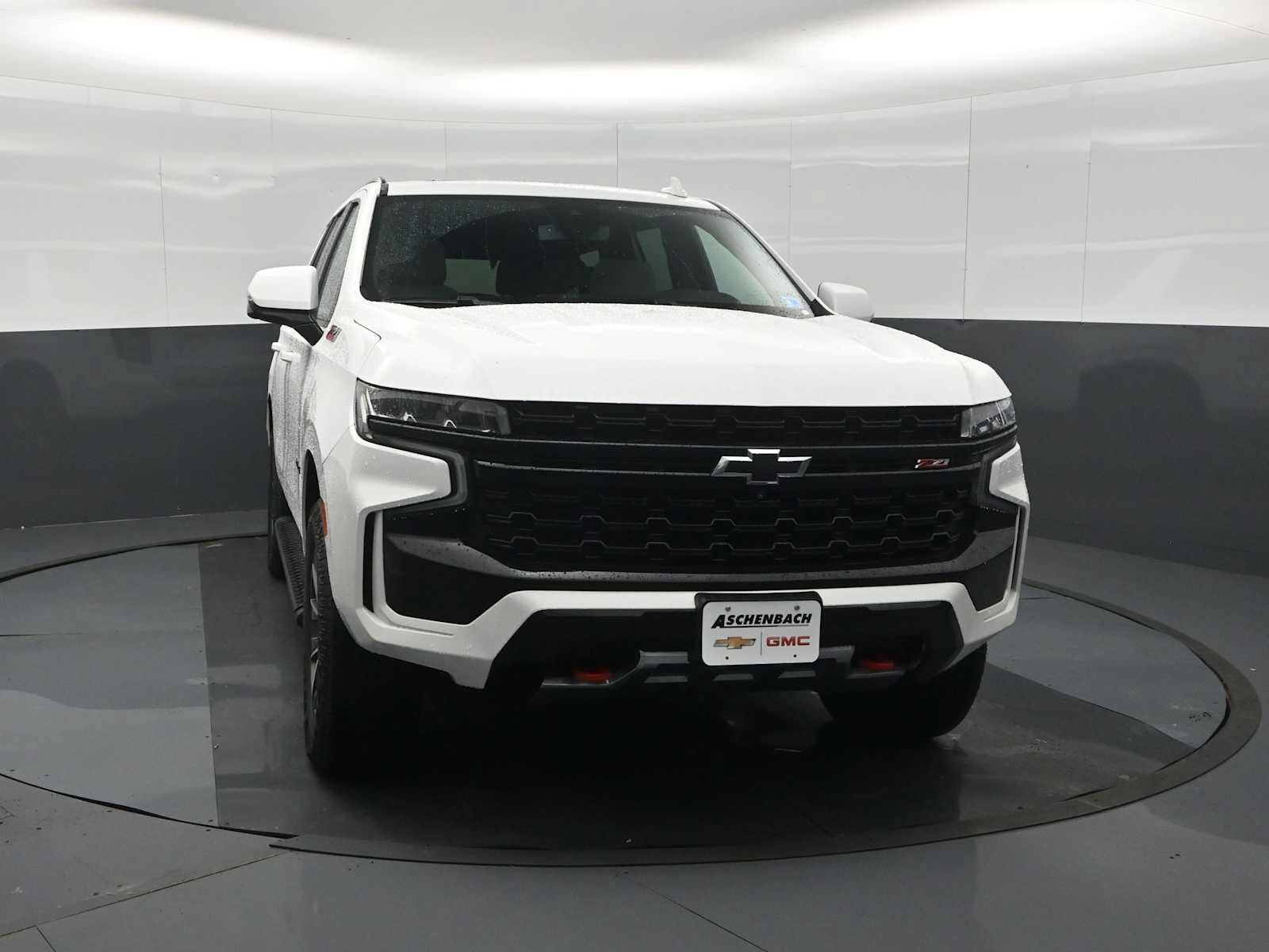 Used 2023 Chevrolet Tahoe Z71 w/ Luxury Package AWD/4WD image 3
