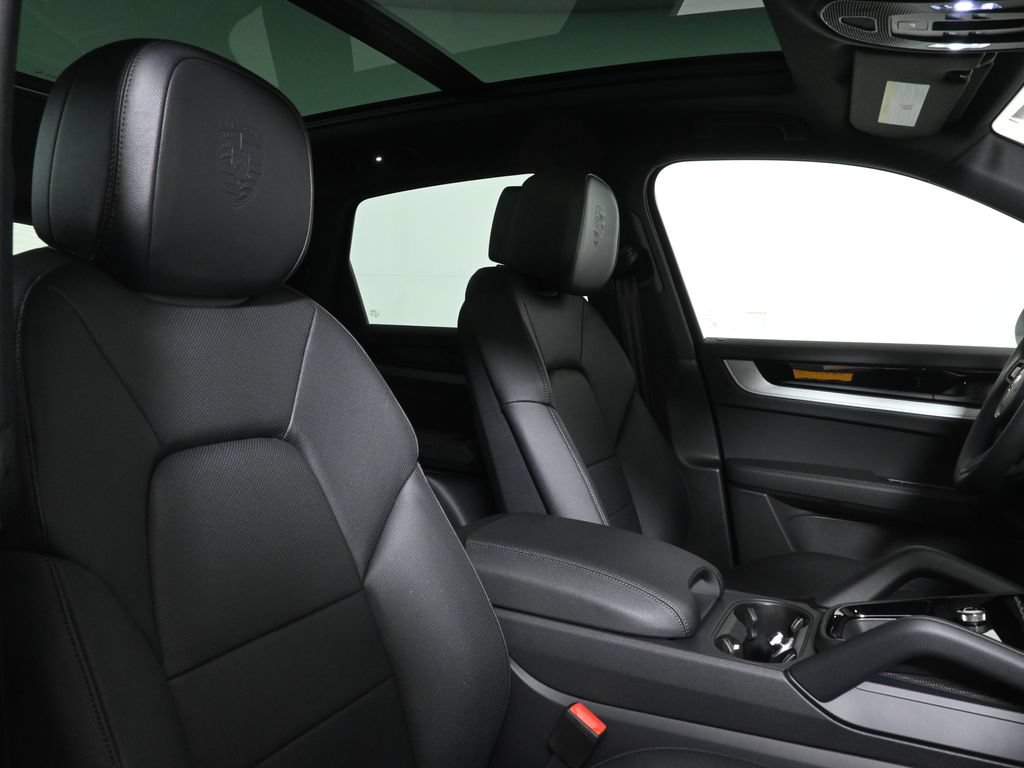 Used 2026 Porsche Cayenne AWD/4WD image 37